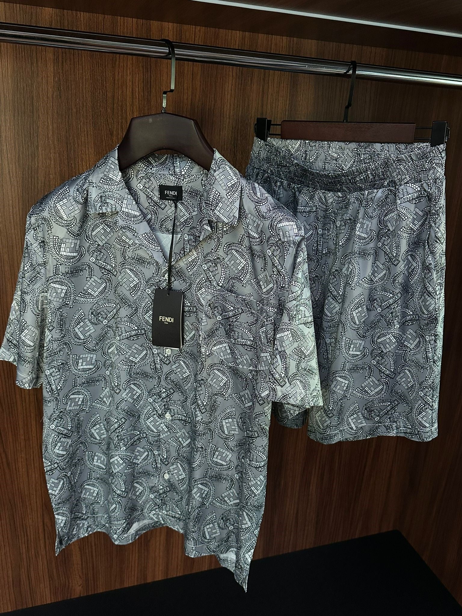 Desenli Saten Kumaş Oversize Şort Takımı
