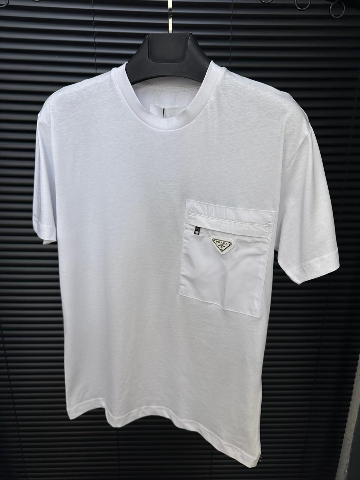 Metal Armalı Fermuar Cep Detaylı T-Shirt - Beyaz
