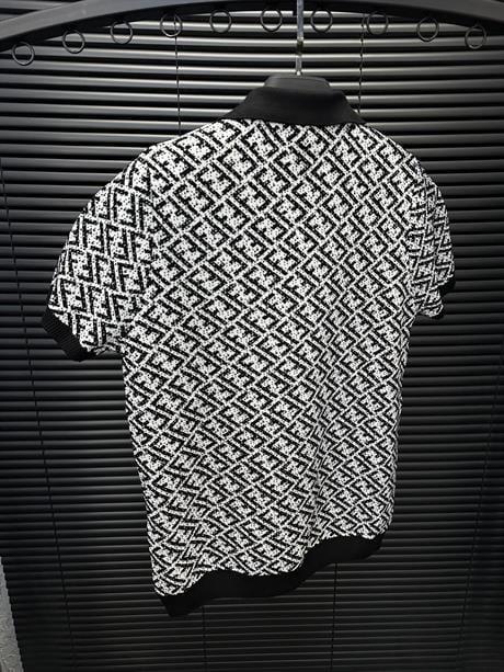 Gümüş Düğmeli Marka Nakışlı Triko Yakalı T-Shirt - Siyah