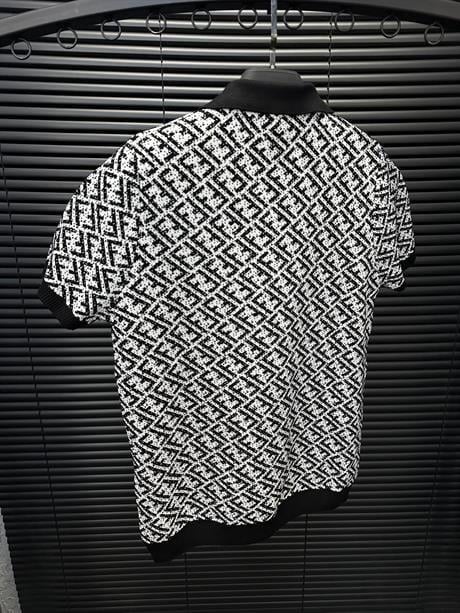 Gümüş Düğmeli Marka Nakışlı Triko Yakalı T-Shirt - Siyah