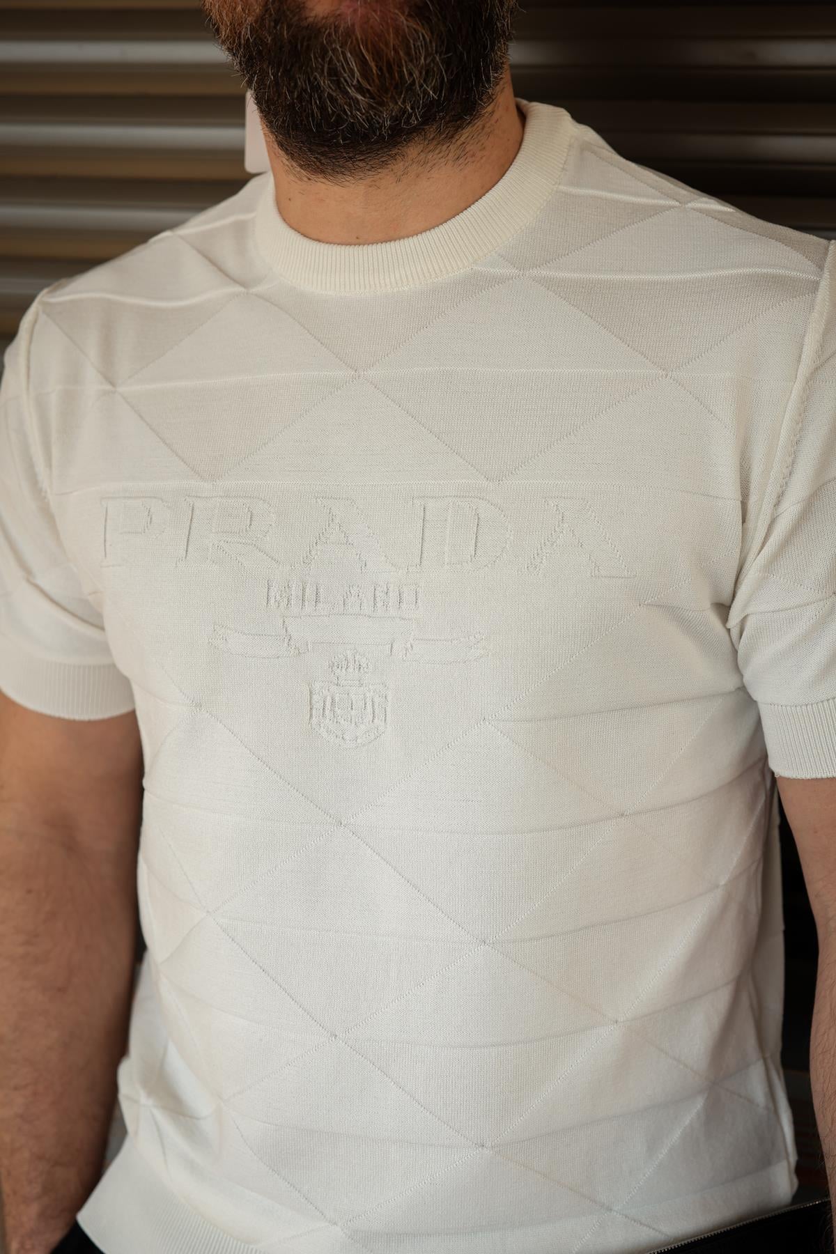 Göğüs Kabartma Yazılı Triko T-Shirt