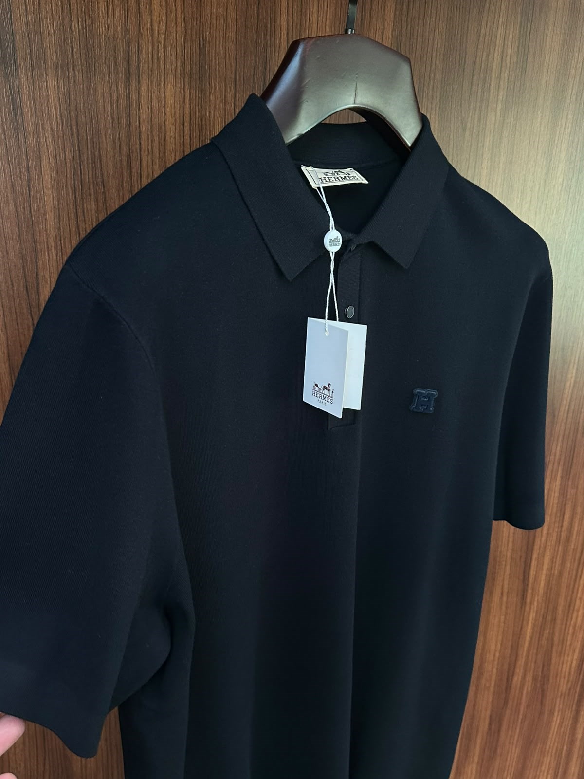 Kabartma Logolu Yakalı Triko T-Shirt