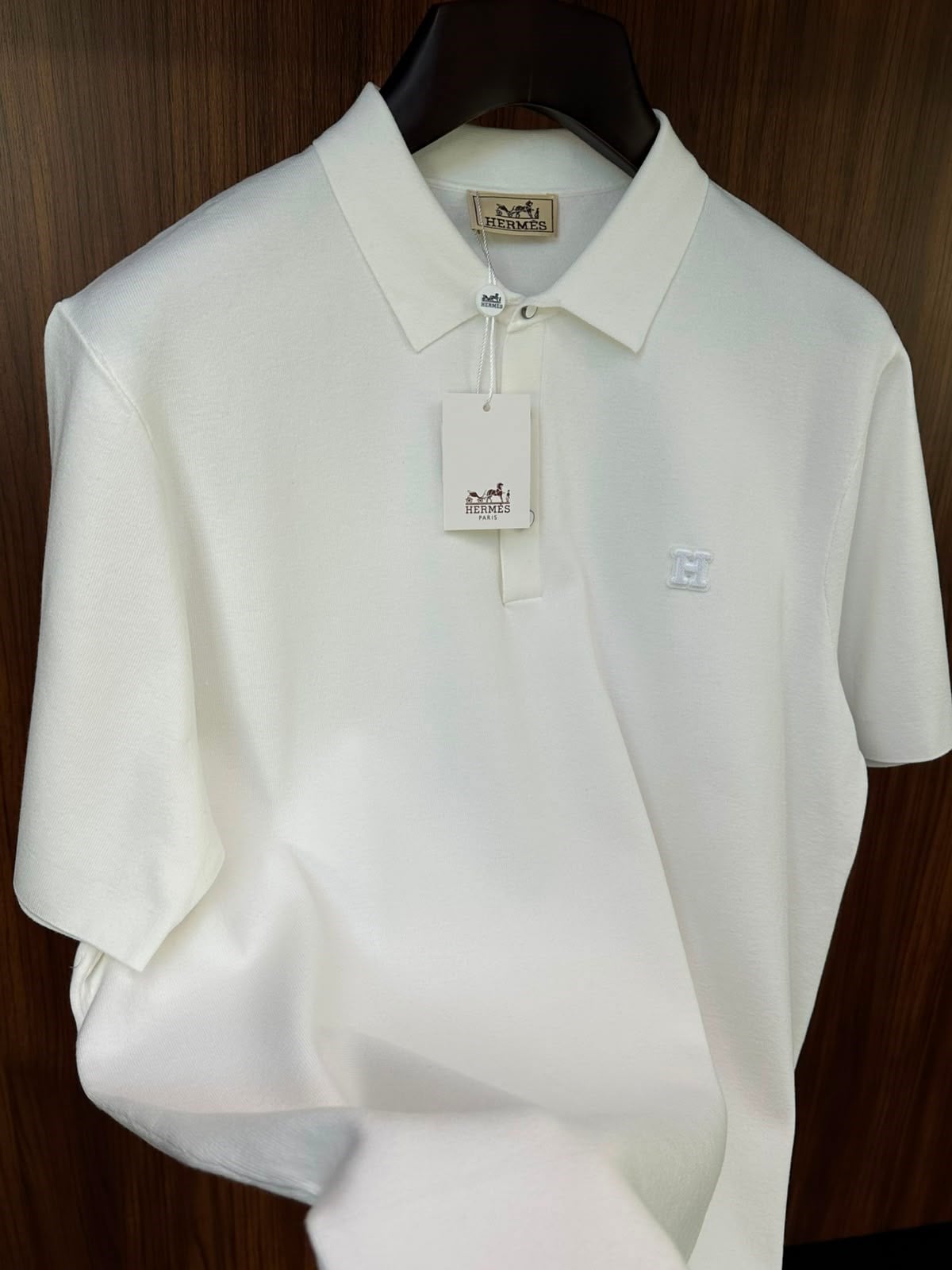 Kabartma Logolu Yakalı Triko T-Shirt