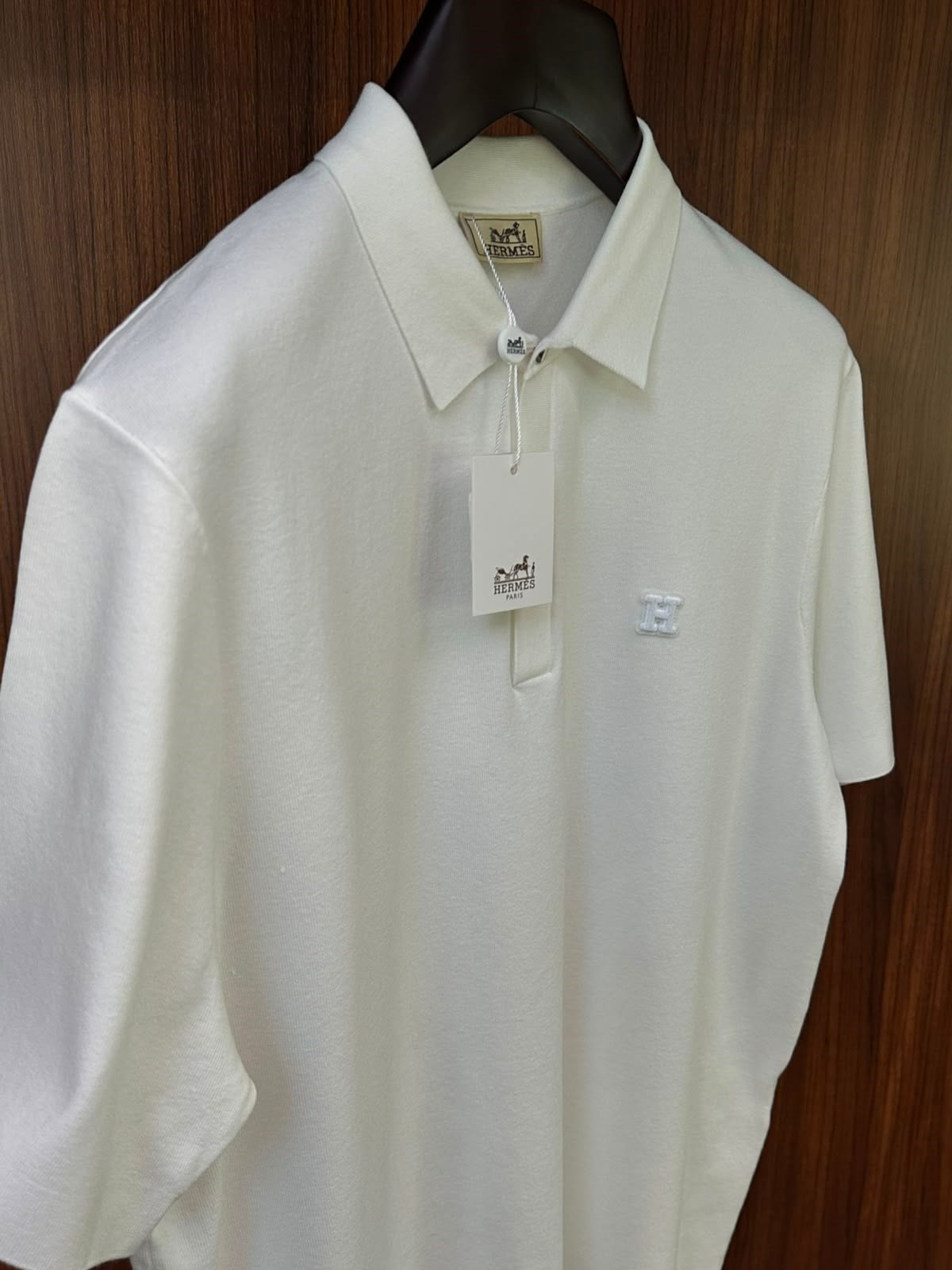 Kabartma Logolu Yakalı Triko T-Shirt