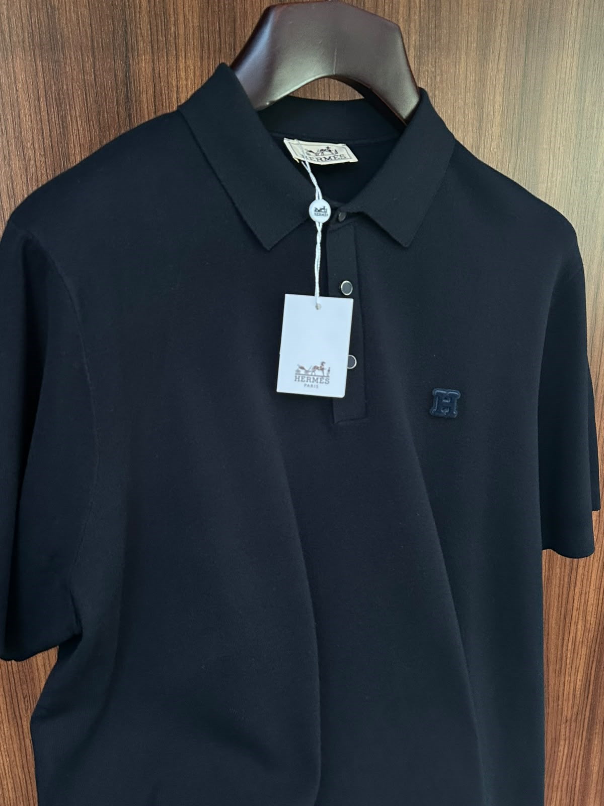 Kabartma Logolu Yakalı Triko T-Shirt