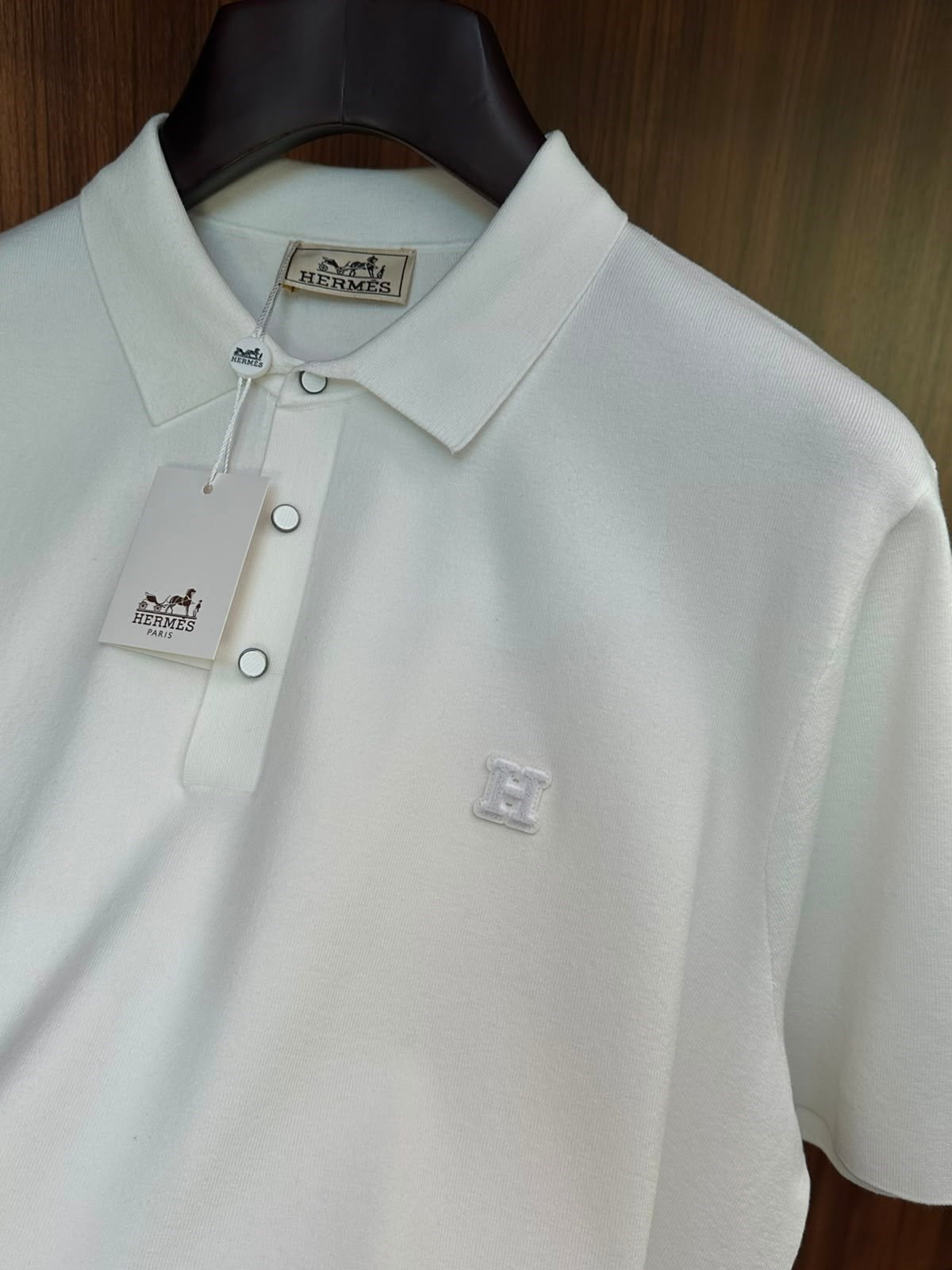 Kabartma Logolu Yakalı Triko T-Shirt