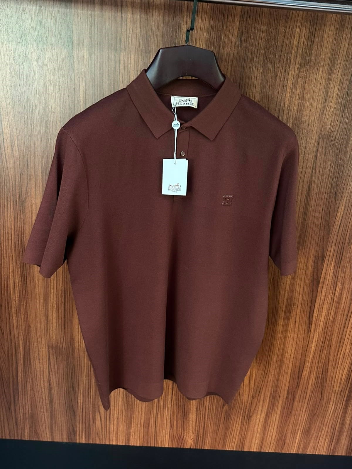 Kabartma Logolu Yakalı Triko T-Shirt