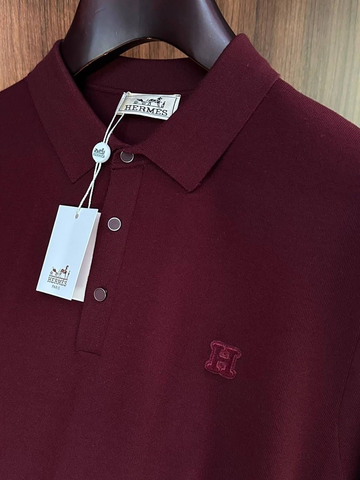 Kabartma Logolu Yakalı Triko T-Shirt