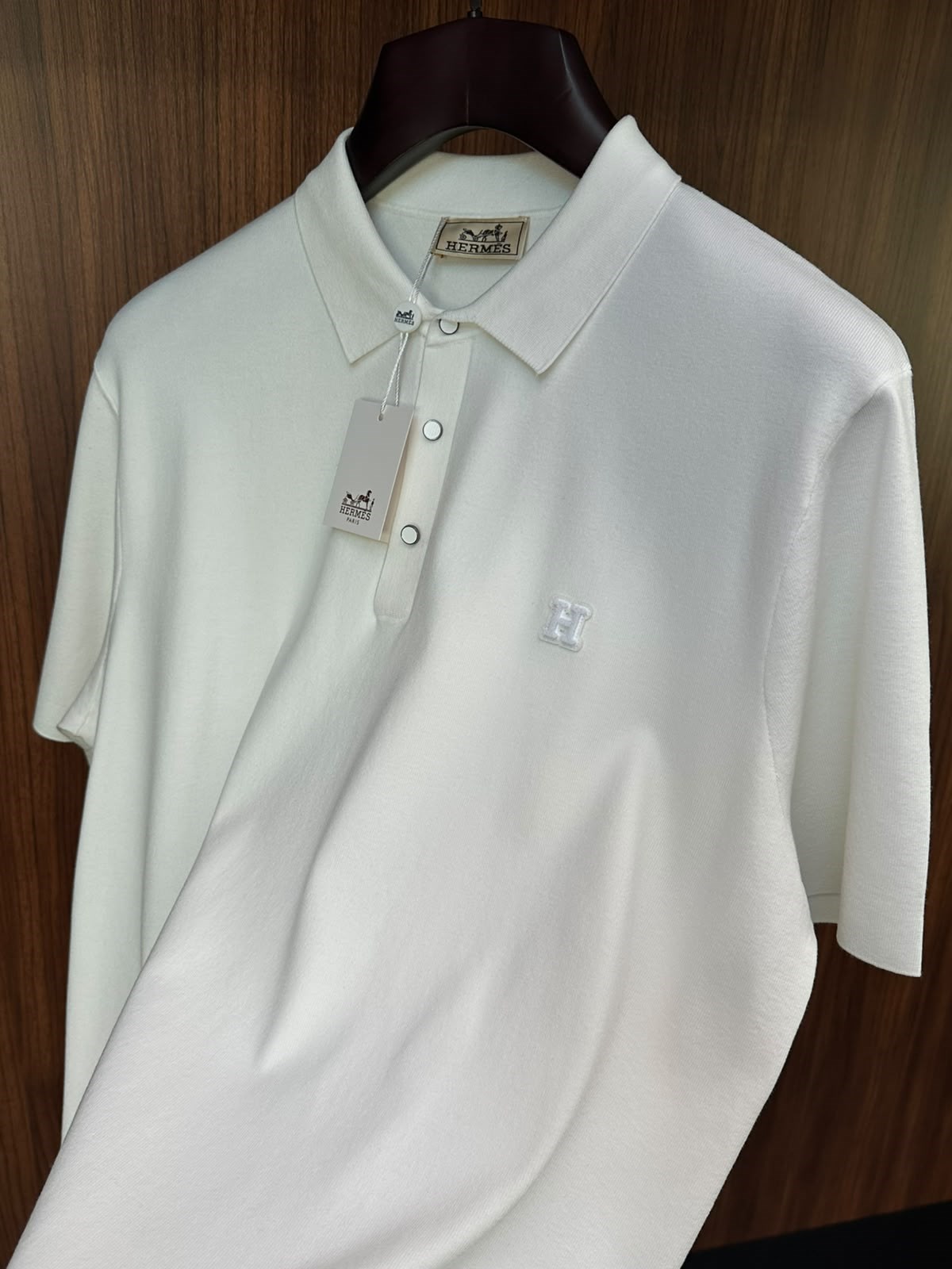 Kabartma Logolu Yakalı Triko T-Shirt