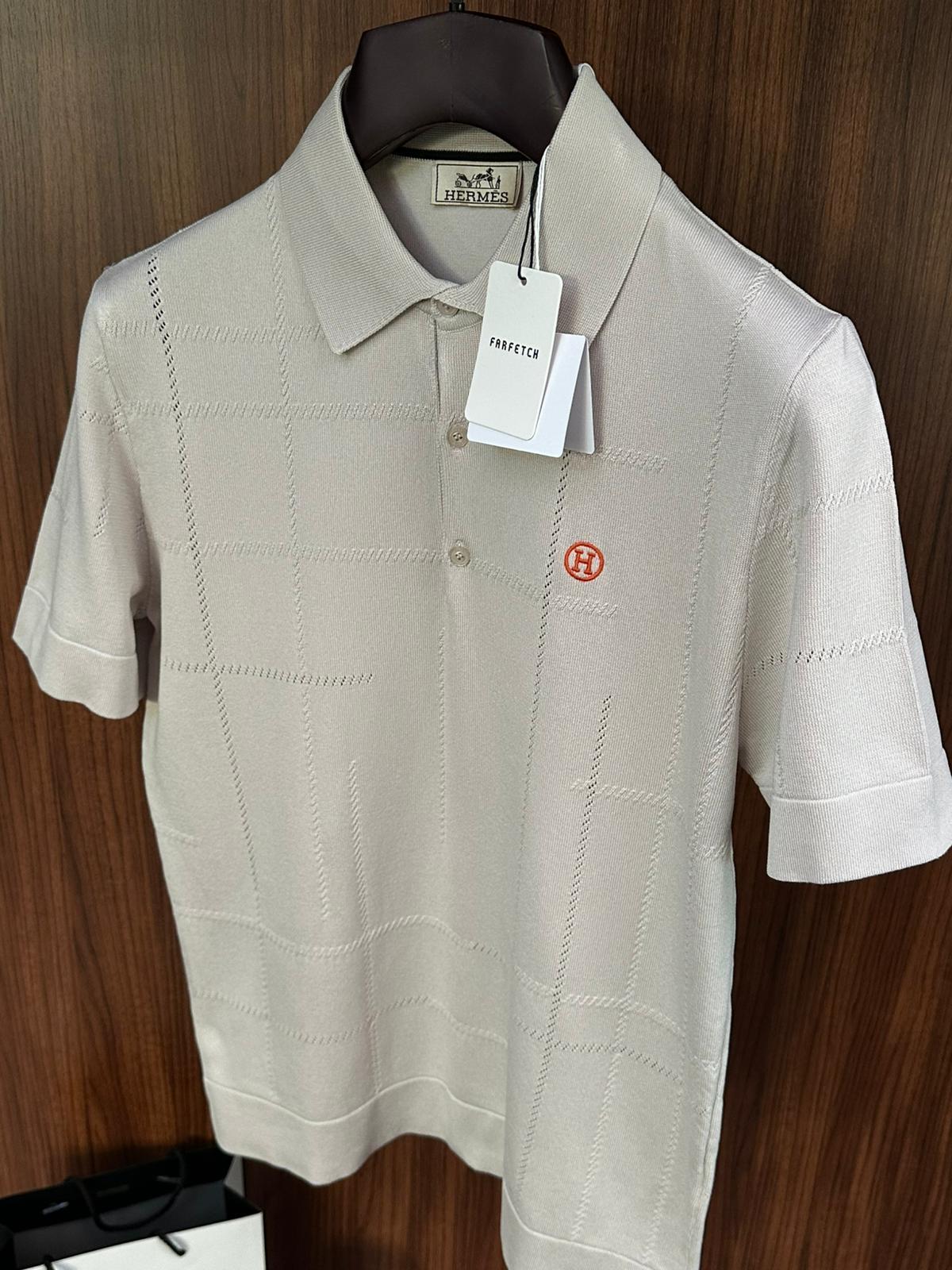 Kabartma Nakış Desenli Yakalı Triko T-Shirt