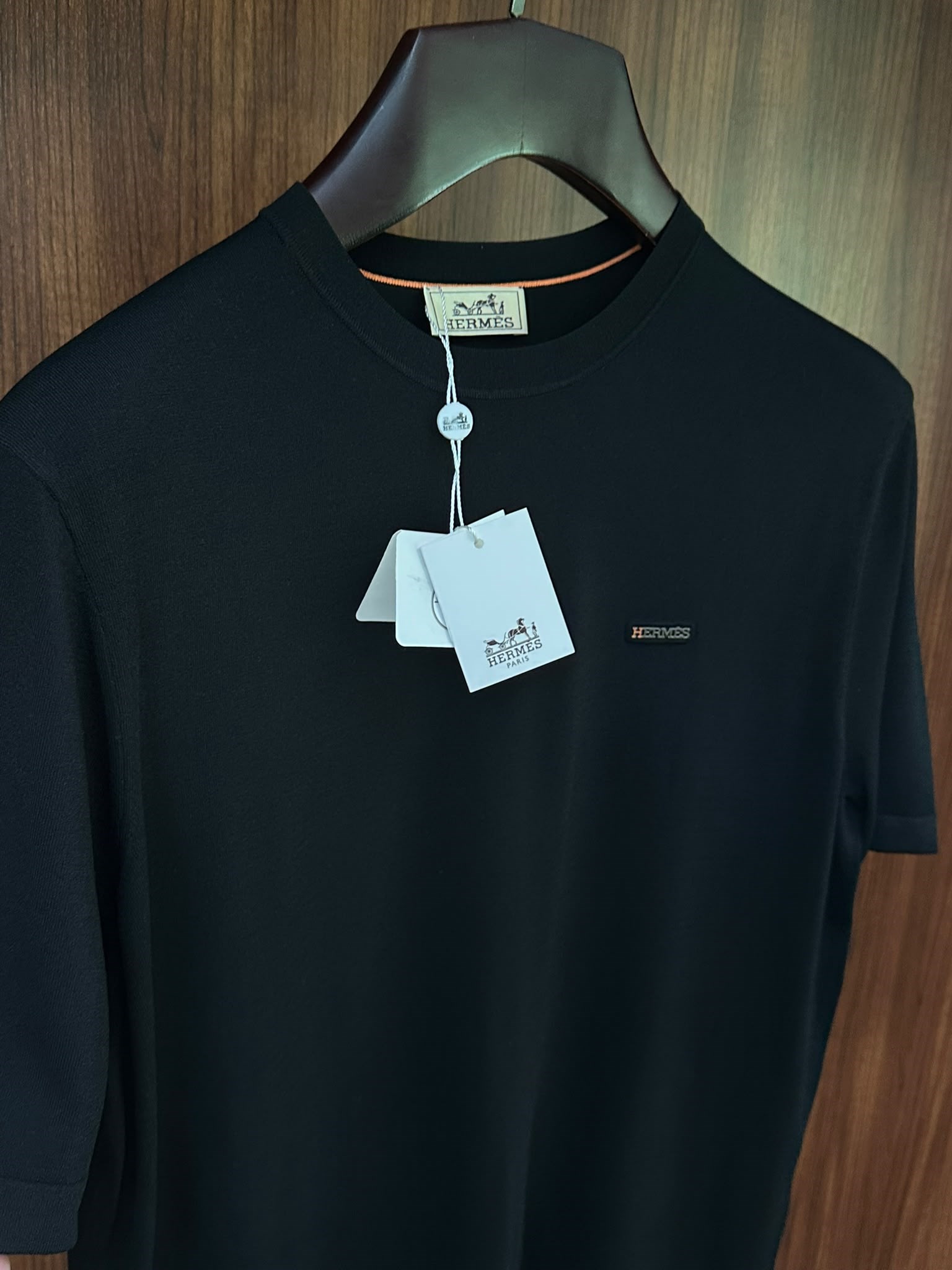 Metal Logolu Bisiklet Yaka T-Shirt