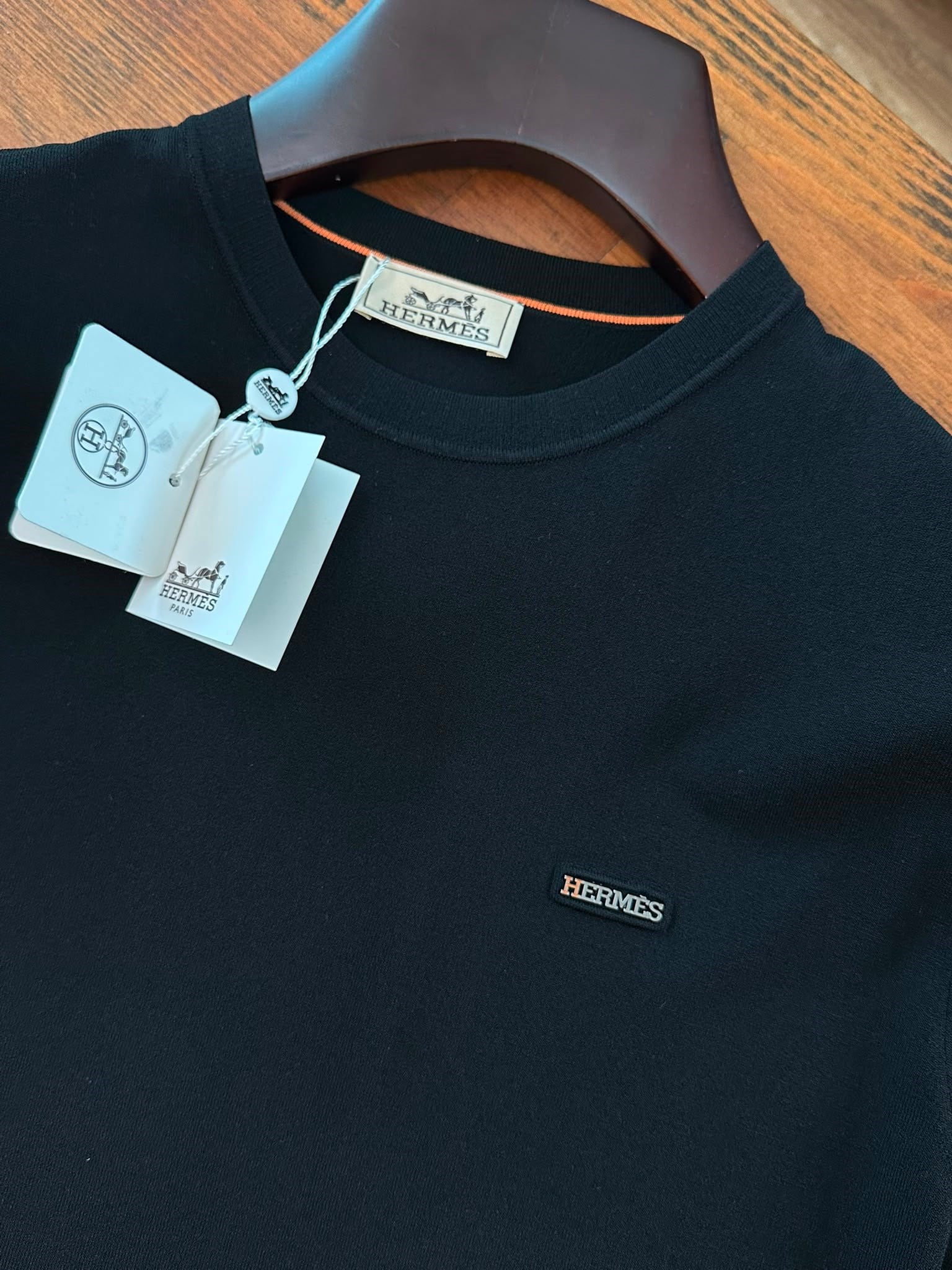 Metal Logolu Bisiklet Yaka T-Shirt