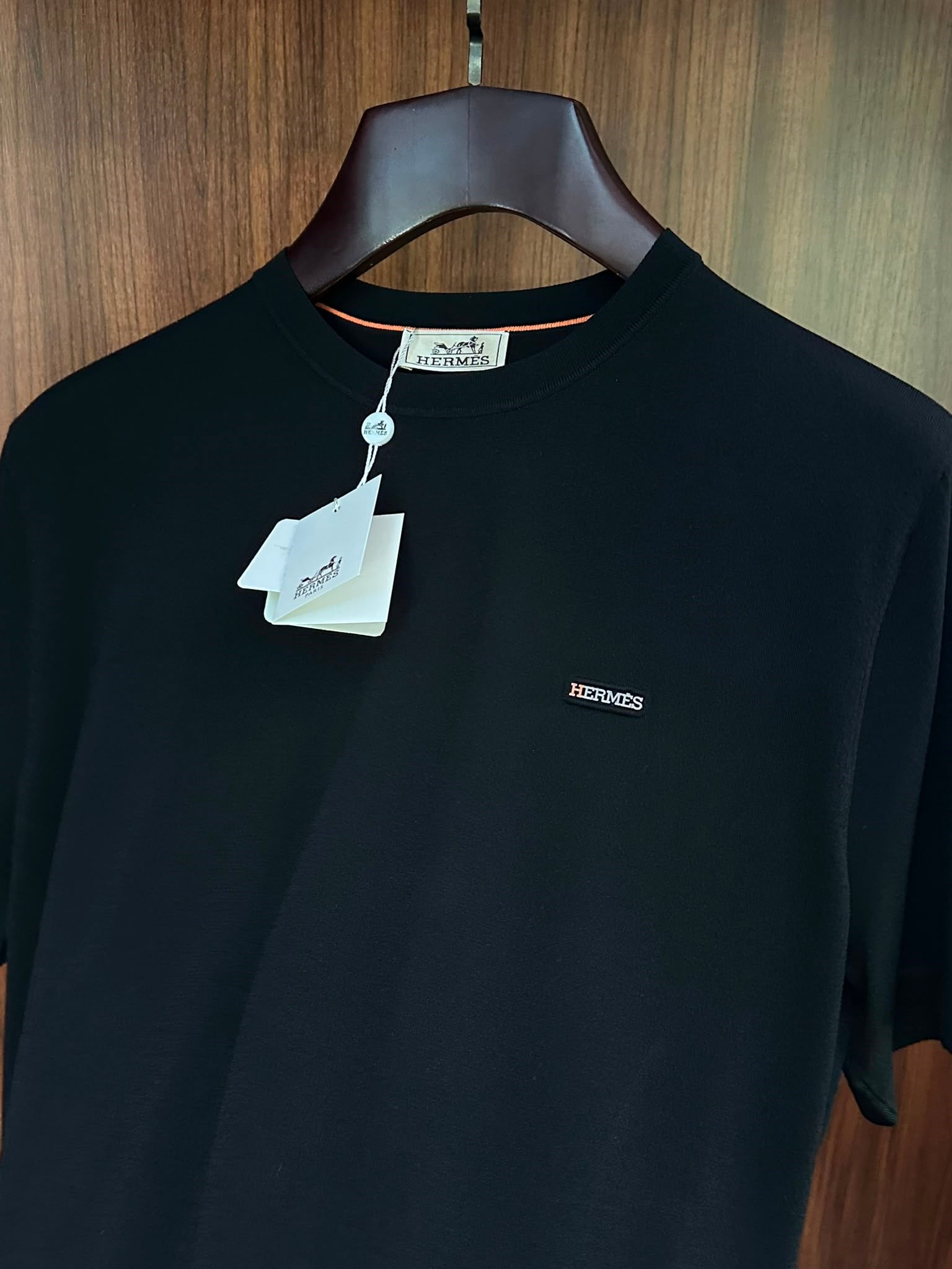 Metal Logolu Bisiklet Yaka T-Shirt