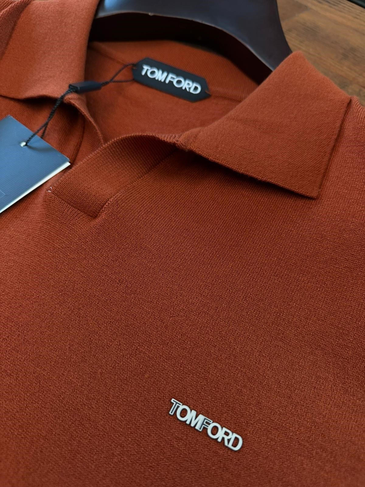Metal Logolu Yakalı Triko T-Shirt