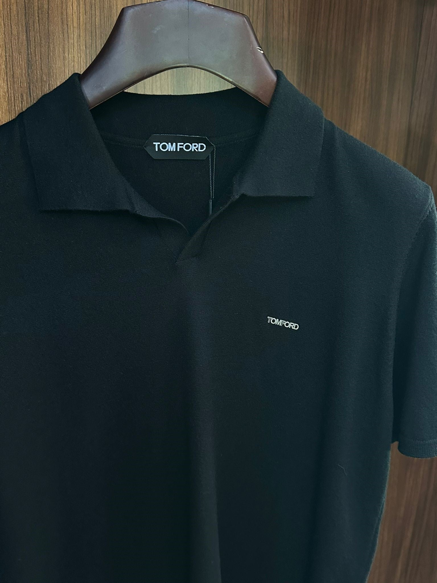Metal Logolu Yakalı Triko T-Shirt