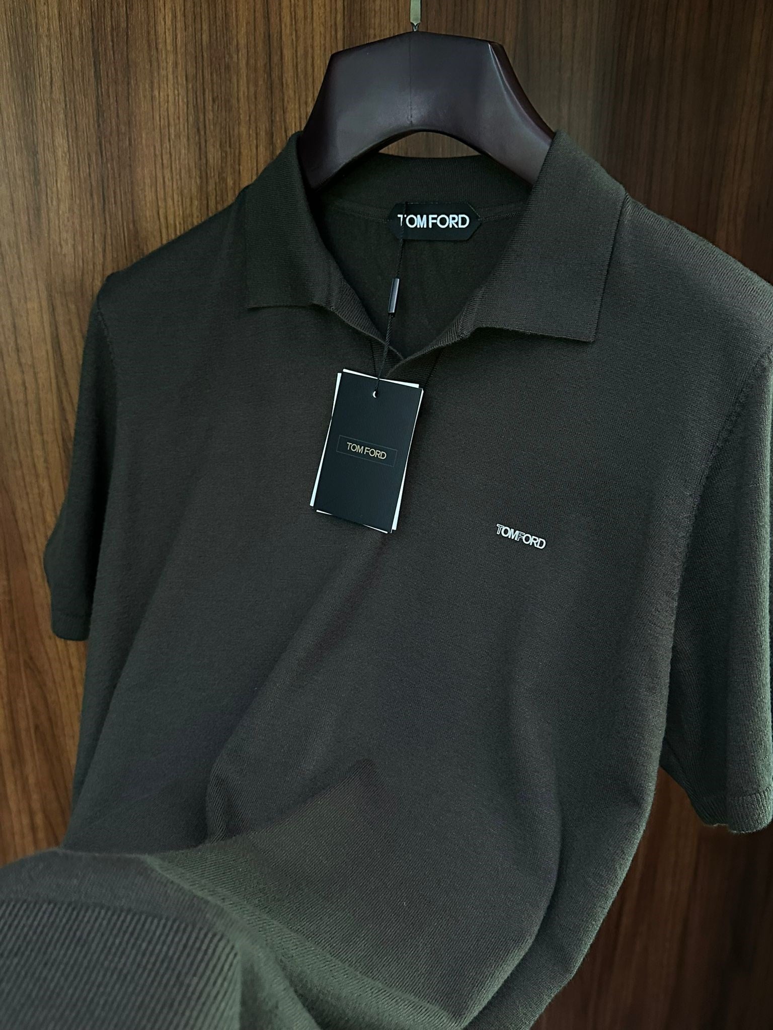 Metal Logolu Yakalı Triko T-Shirt