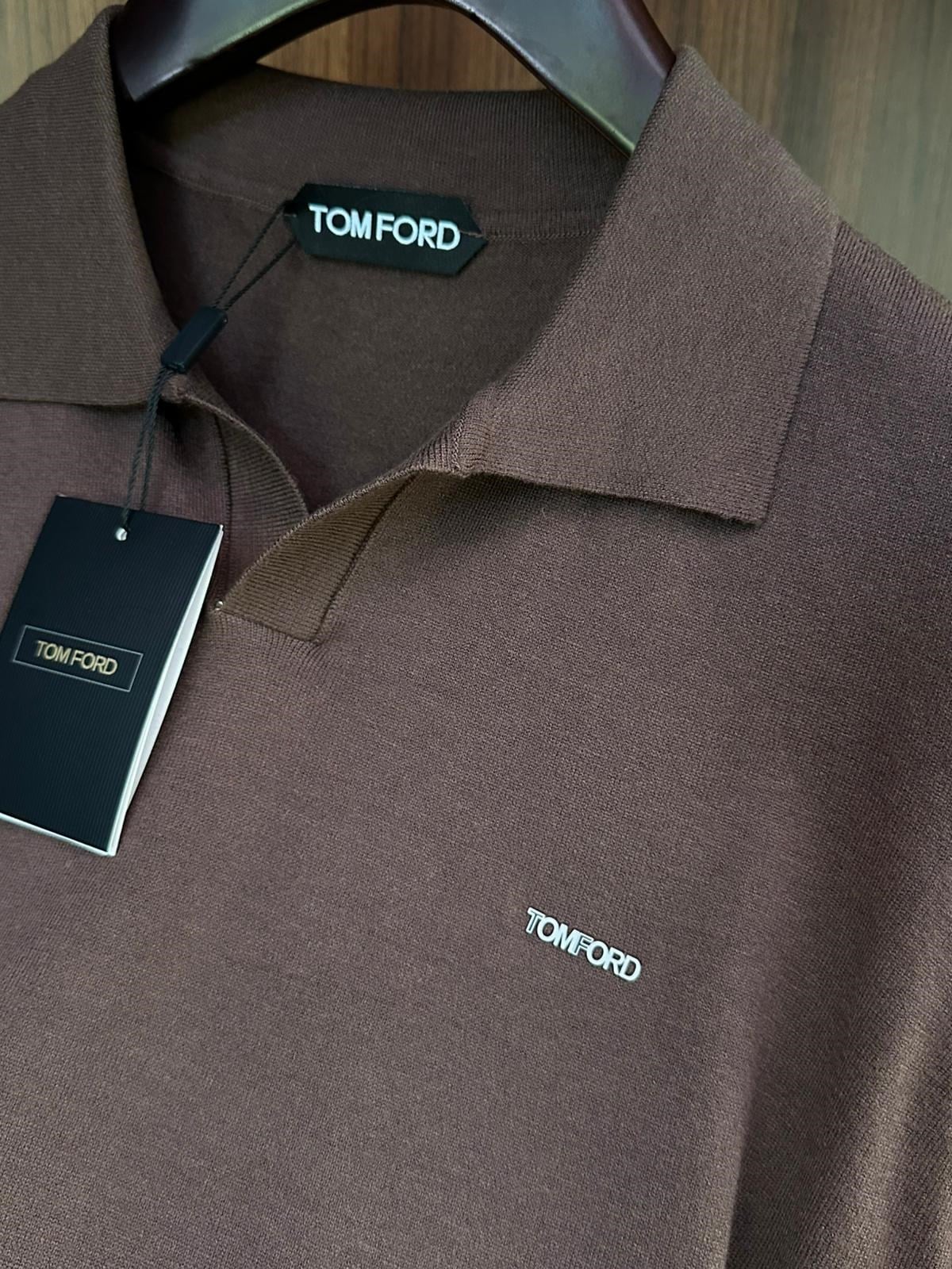 Metal Logolu Yakalı Triko T-Shirt