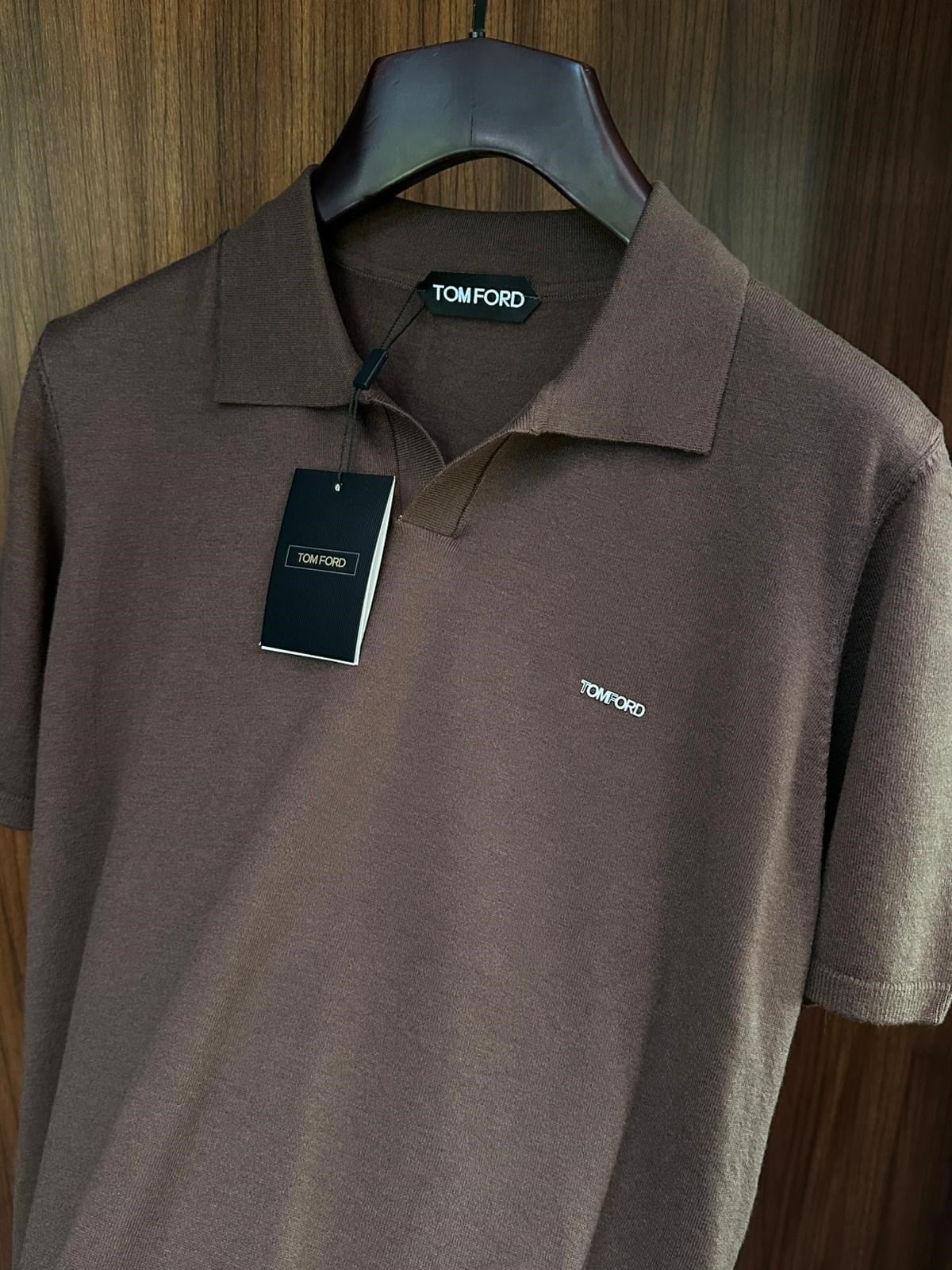 Metal Logolu Yakalı Triko T-Shirt