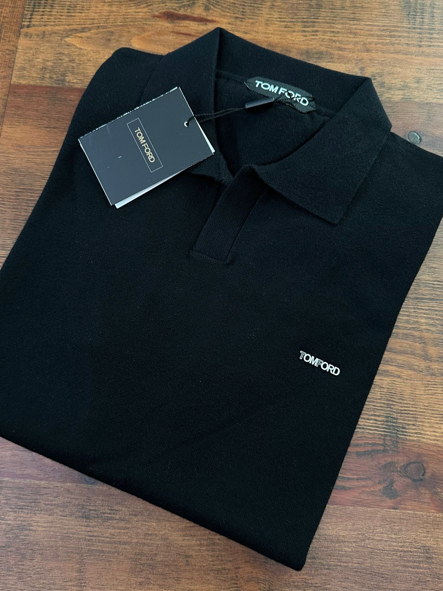 Metal Logolu Yakalı Triko T-Shirt