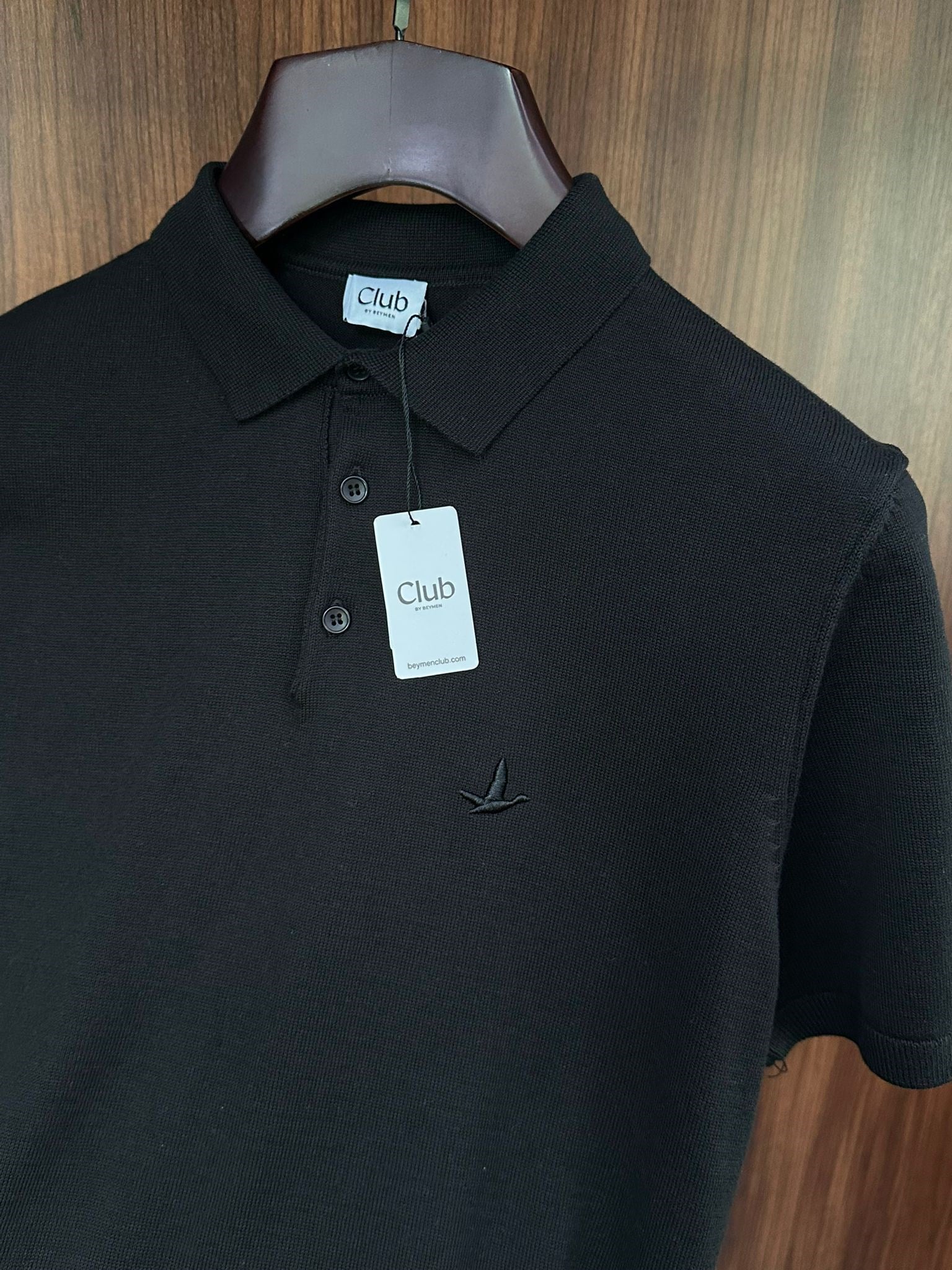 Nakış Kabartma Logolu Triko Yakalı T-Shirt