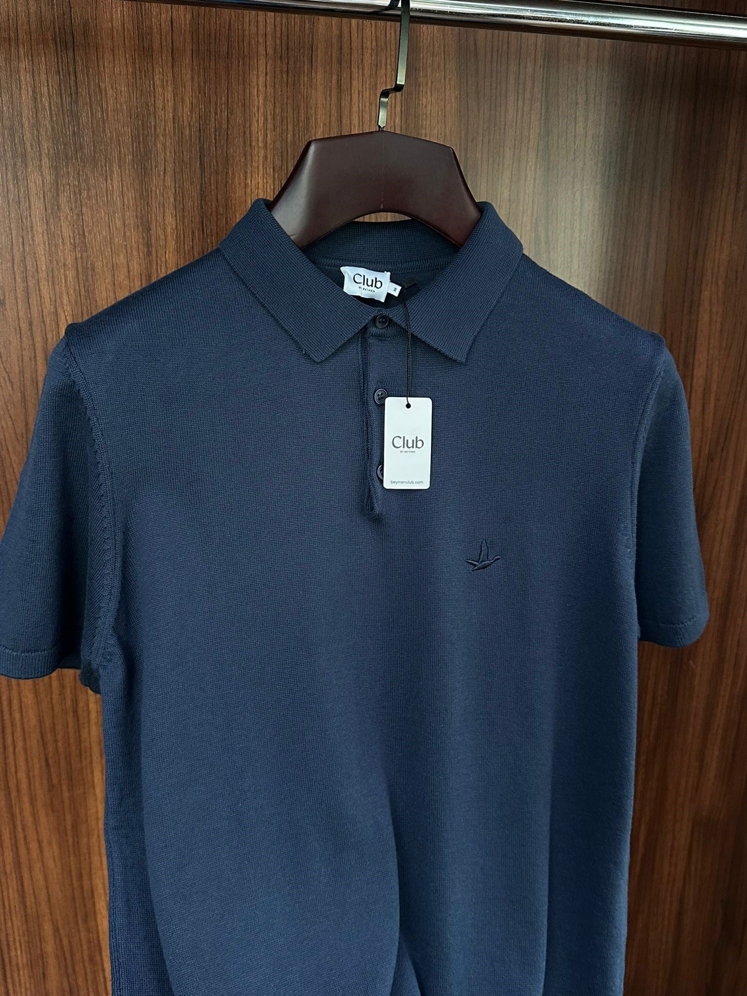 Nakış Kabartma Logolu Triko Yakalı T-Shirt