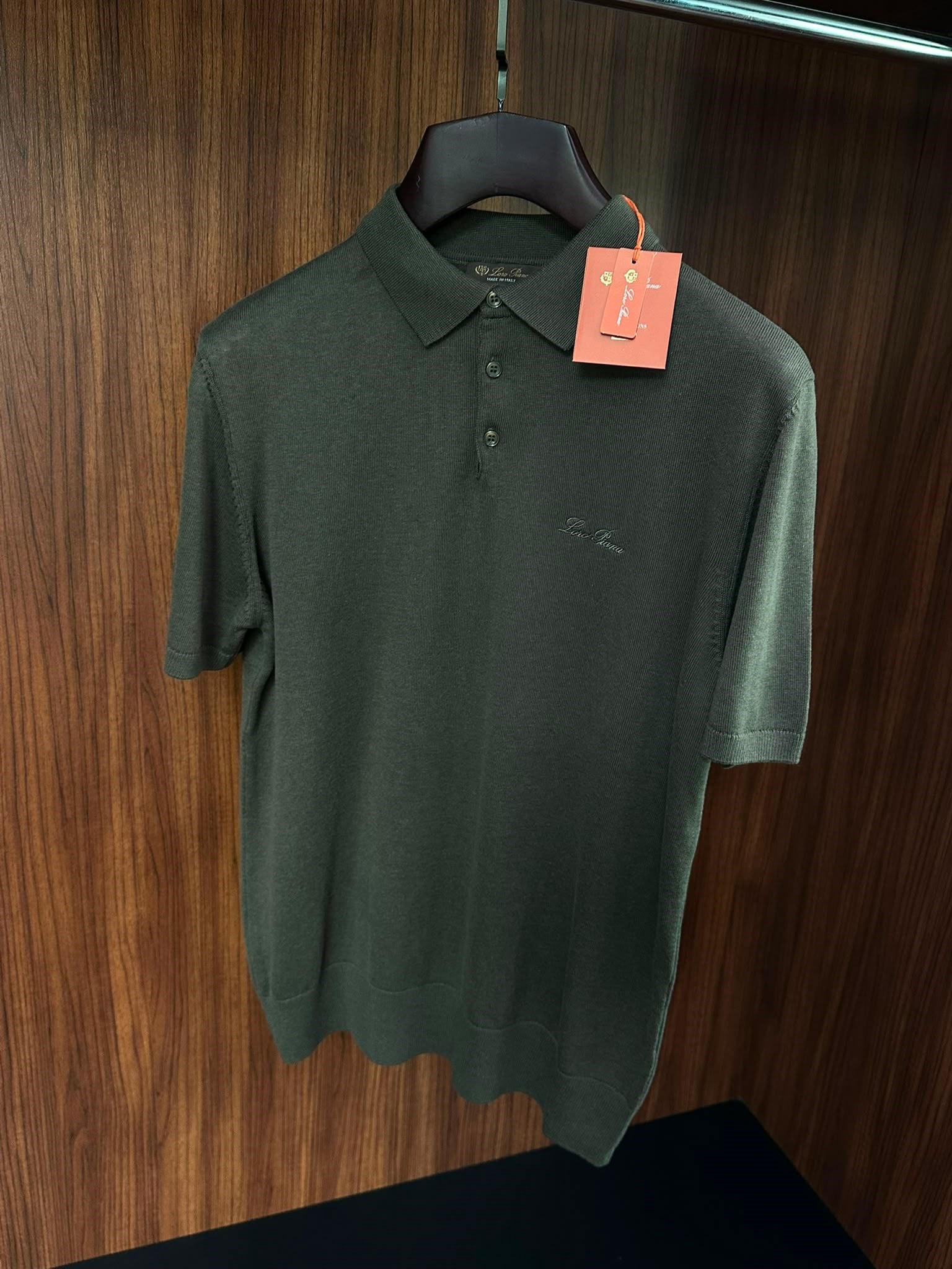 Nakış Marka Yazılı Yakalı T-Shirt
