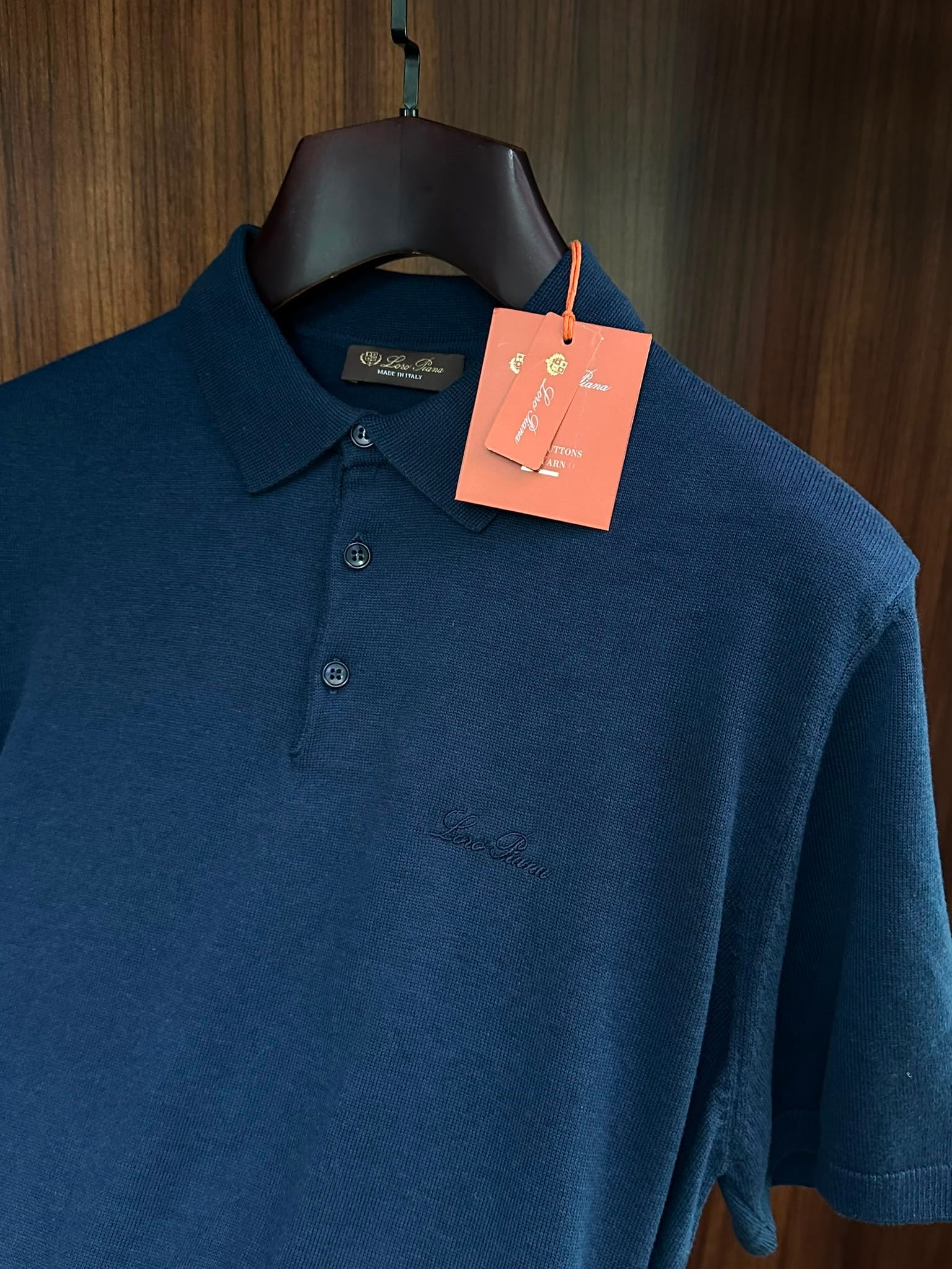 Nakış Marka Yazılı Yakalı T-Shirt
