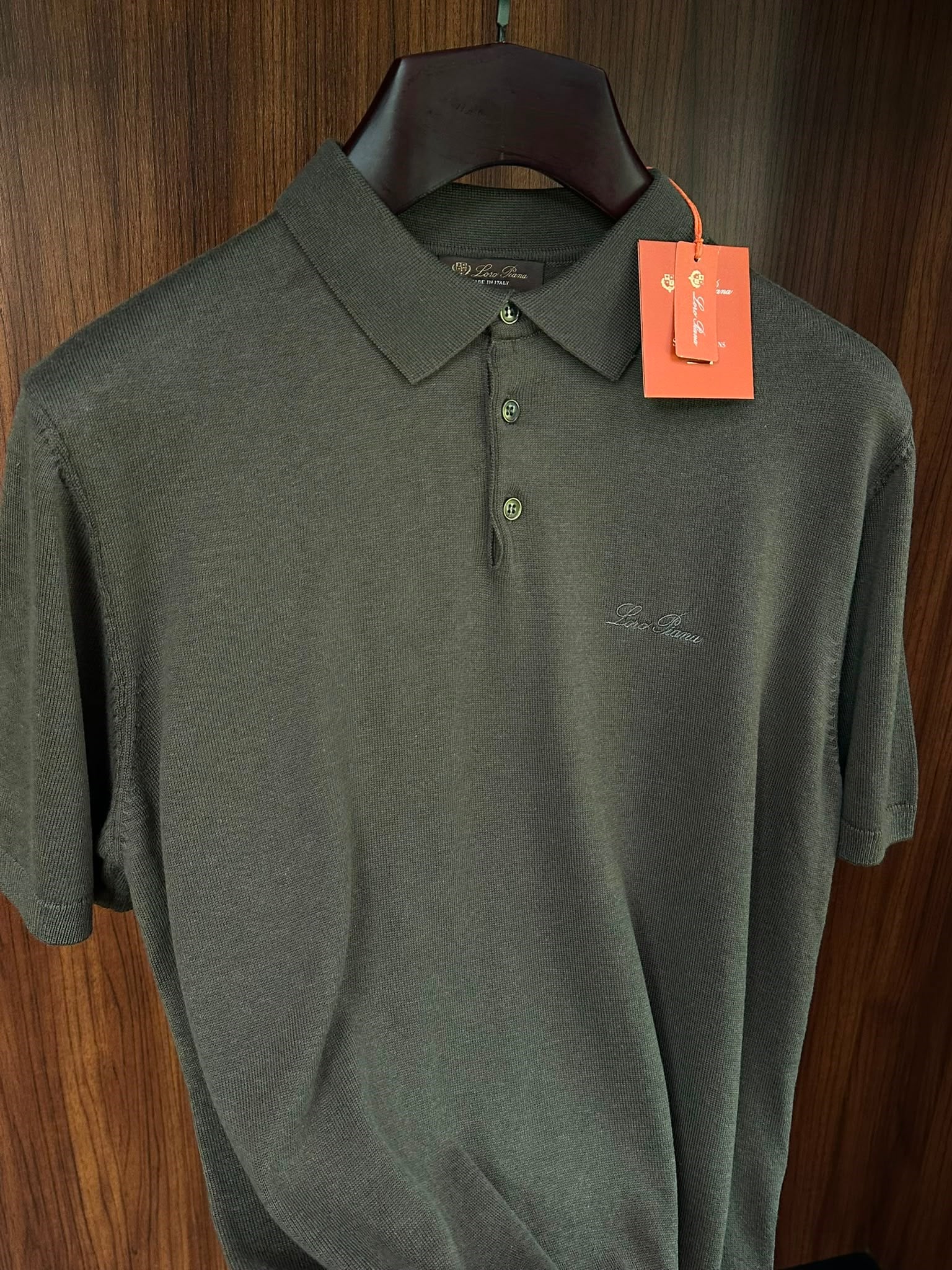 Nakış Marka Yazılı Yakalı T-Shirt