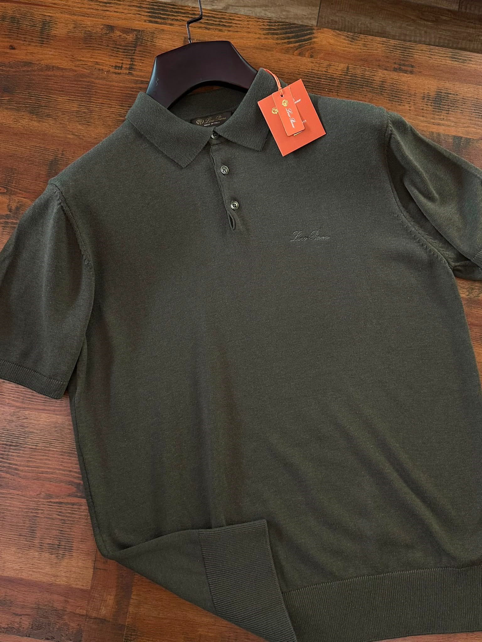 Nakış Marka Yazılı Yakalı T-Shirt
