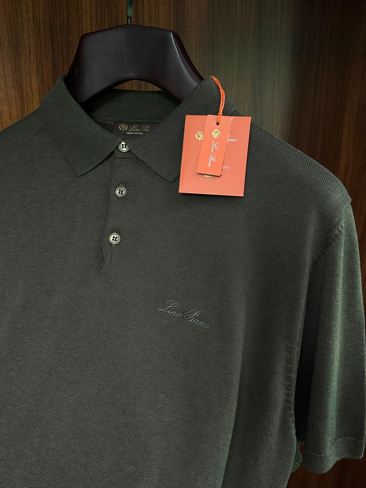 Nakış Marka Yazılı Yakalı T-Shirt