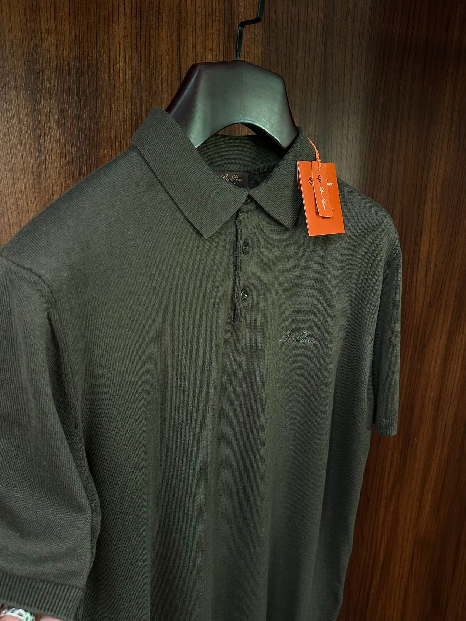 Nakış Marka Yazılı Yakalı T-Shirt