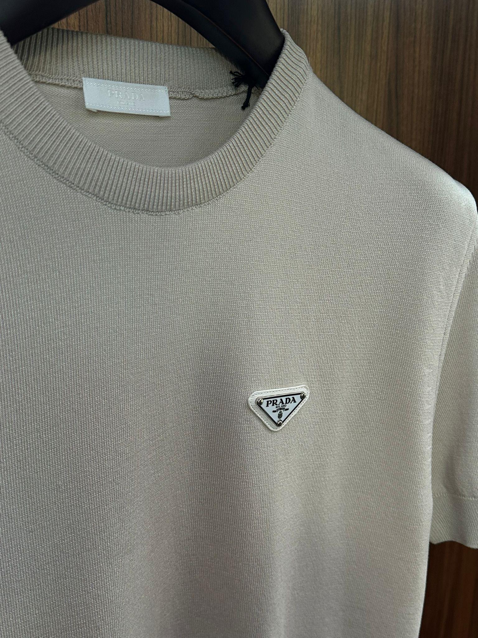 Tonaton Göğüs Metal Logolu Triko T-Shirt