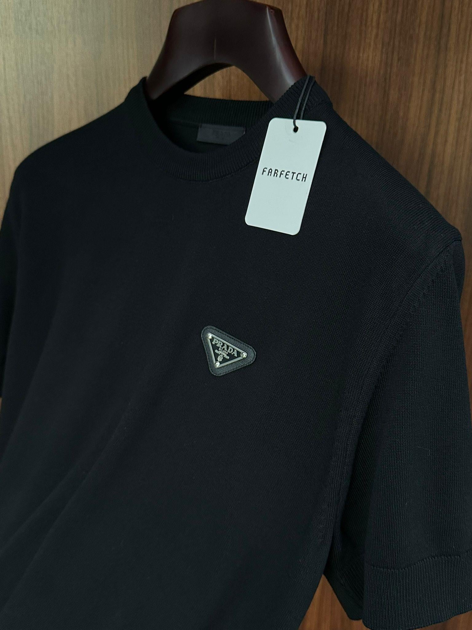 Tonaton Göğüs Metal Logolu Triko T-Shirt
