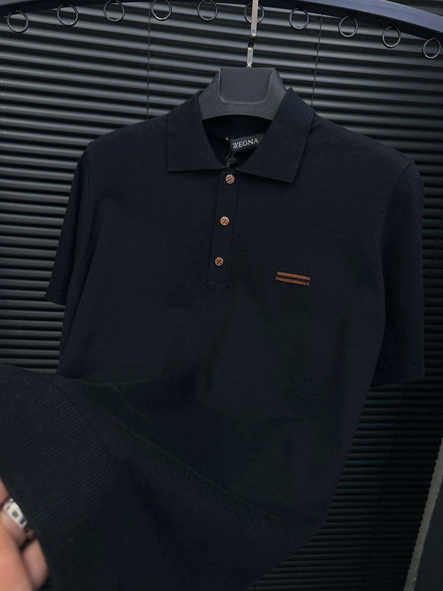 Metal Düğme Detaylı Yakalı Triko T-Shirt