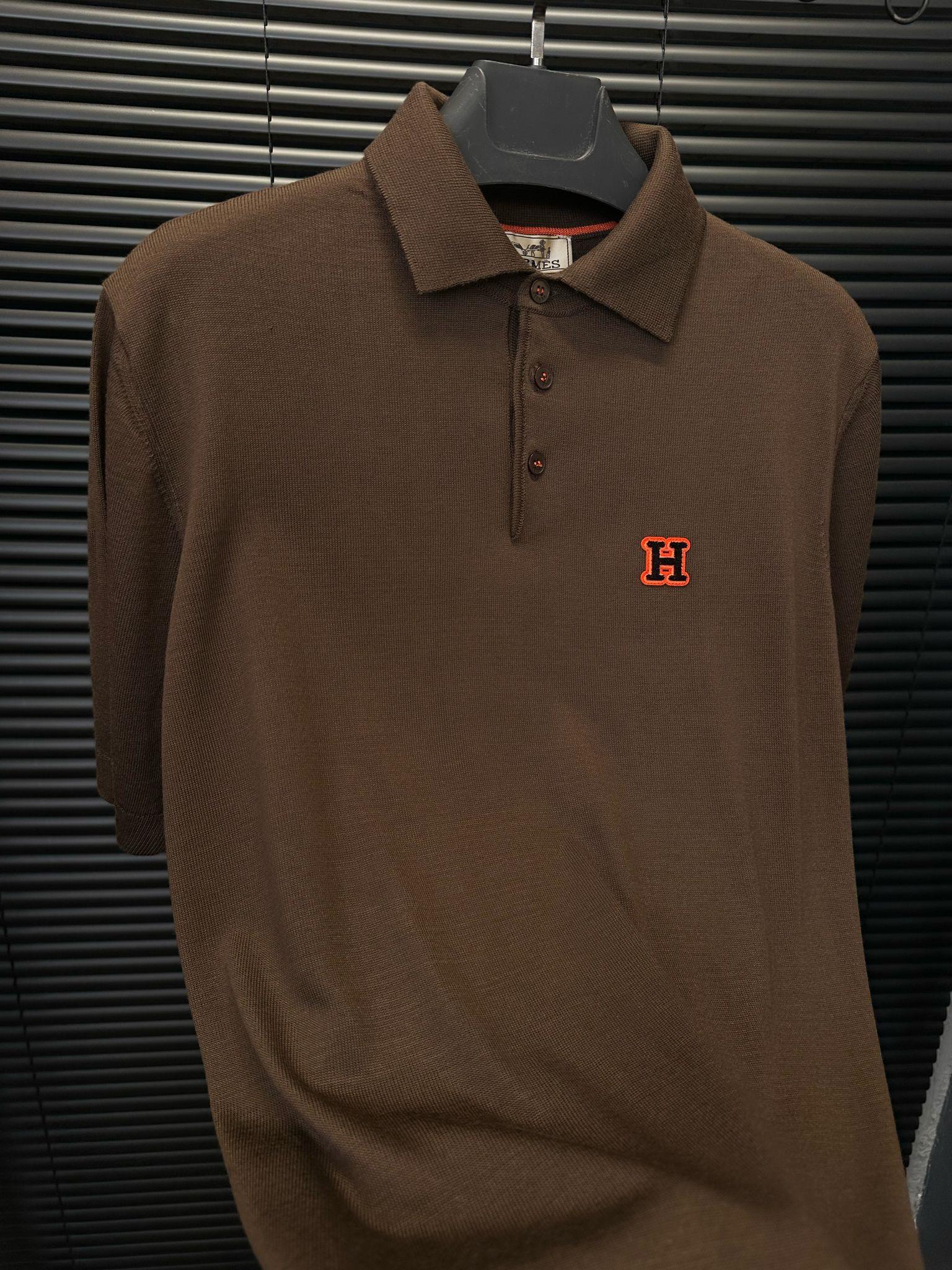 Nakış Kabartma Logolu Triko Yakalı T-Shirt