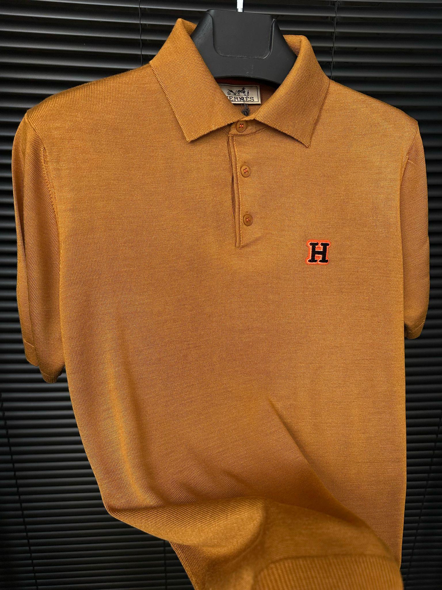 Nakış Kabartma Logolu Triko Yakalı T-Shirt