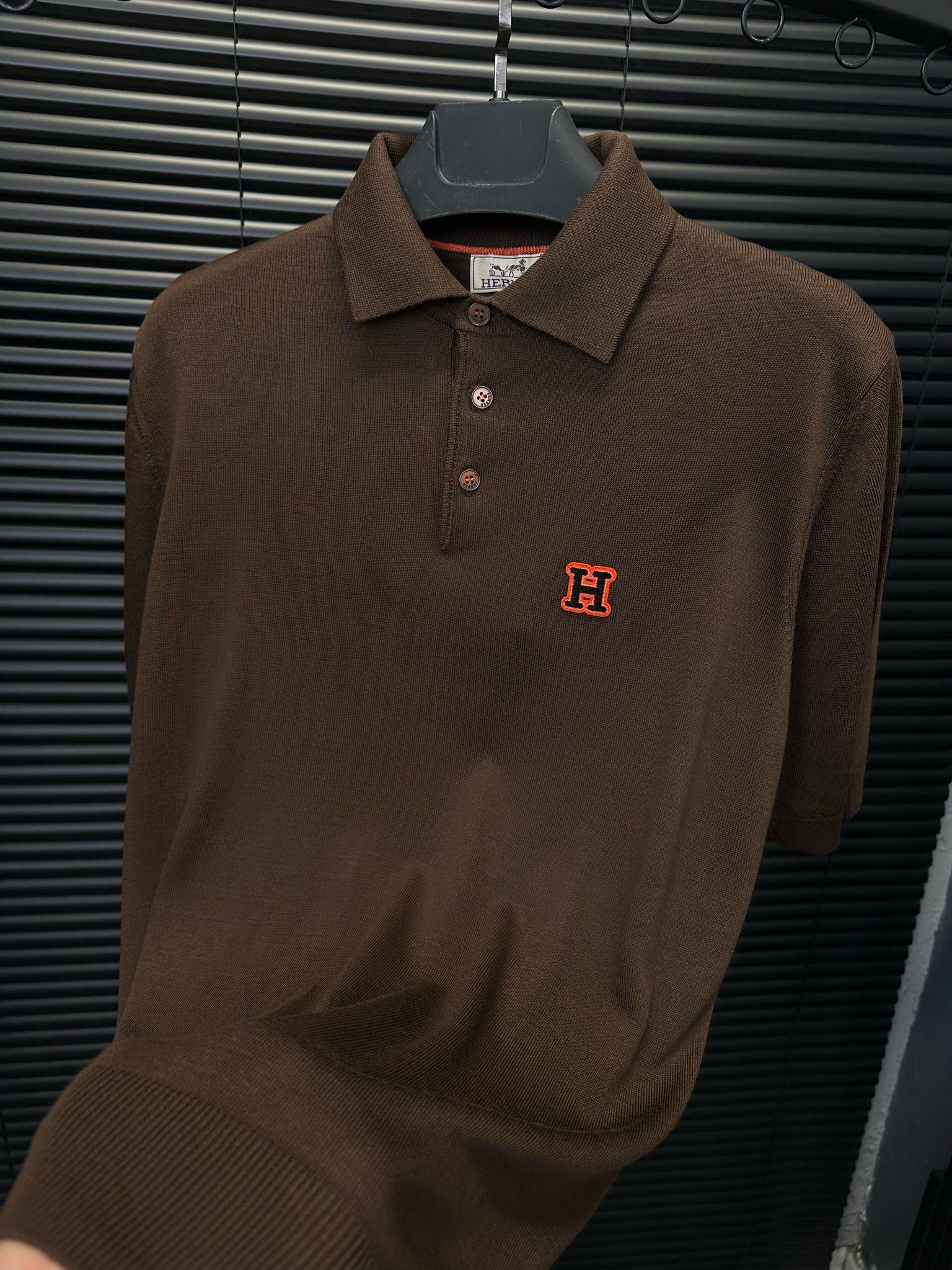 Nakış Kabartma Logolu Triko Yakalı T-Shirt