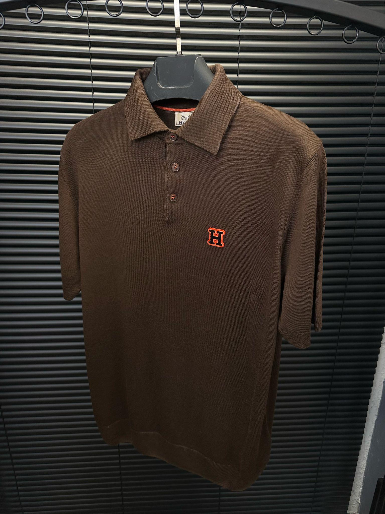 Nakış Kabartma Logolu Triko Yakalı T-Shirt