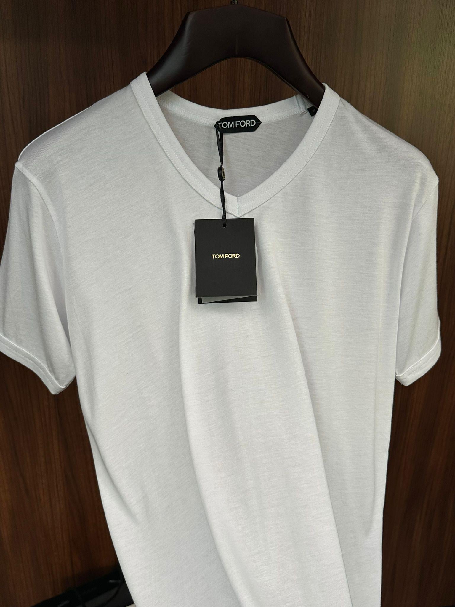 Pamuklu V Yaka Basic T-Shirt
