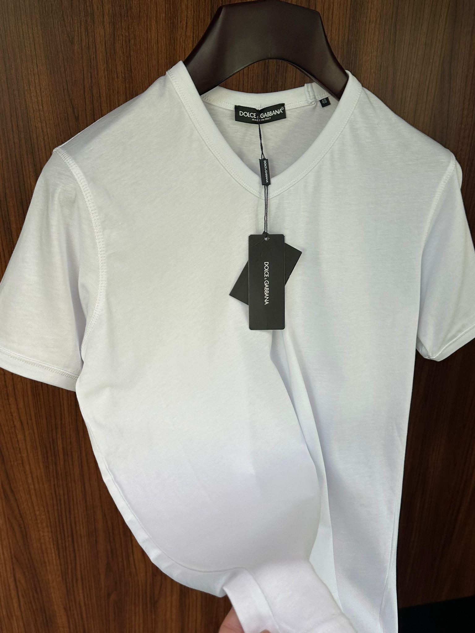Pamuklu V Yaka Basic T-Shirt