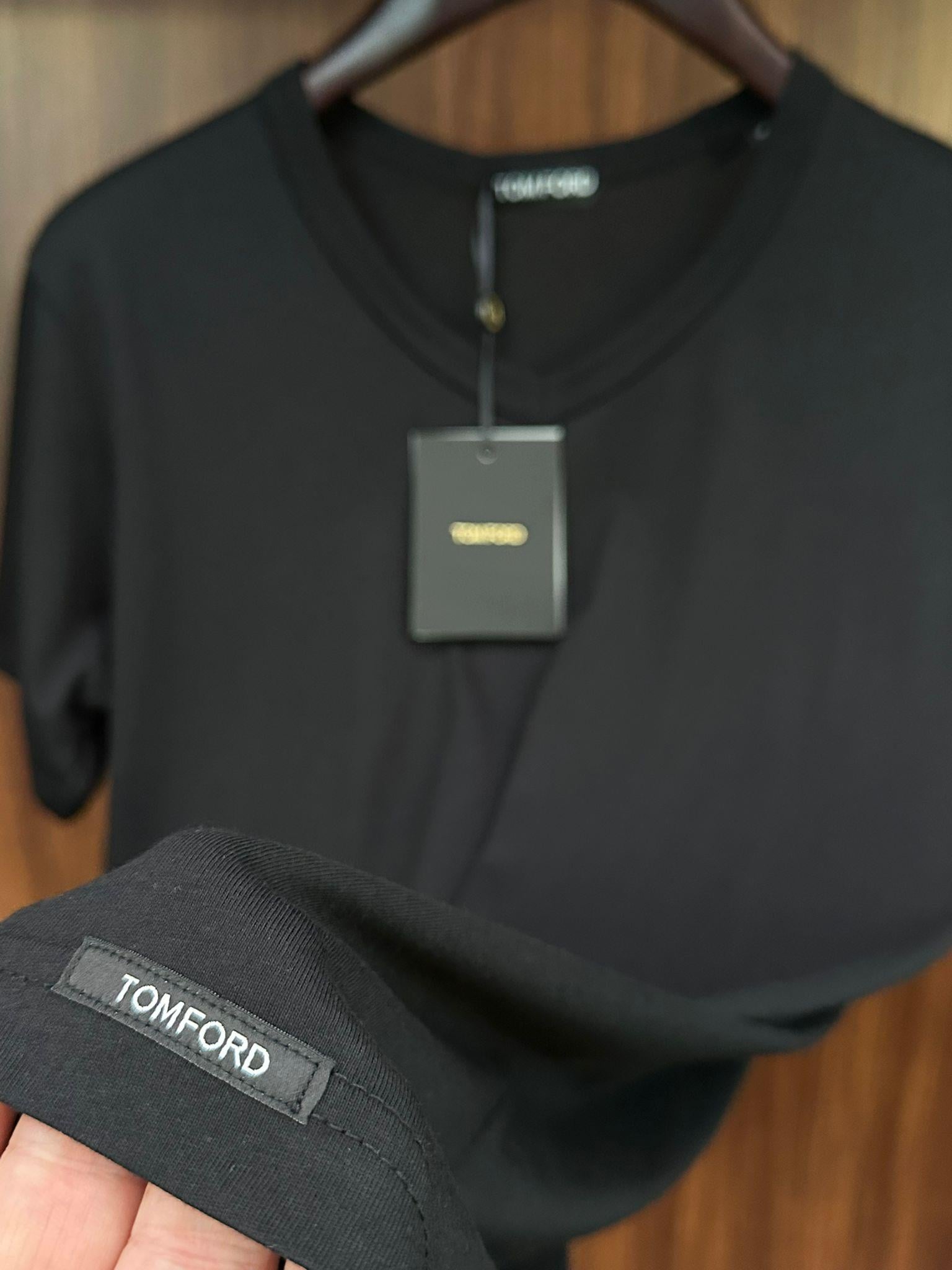 Pamuklu V Yaka Basic T-Shirt