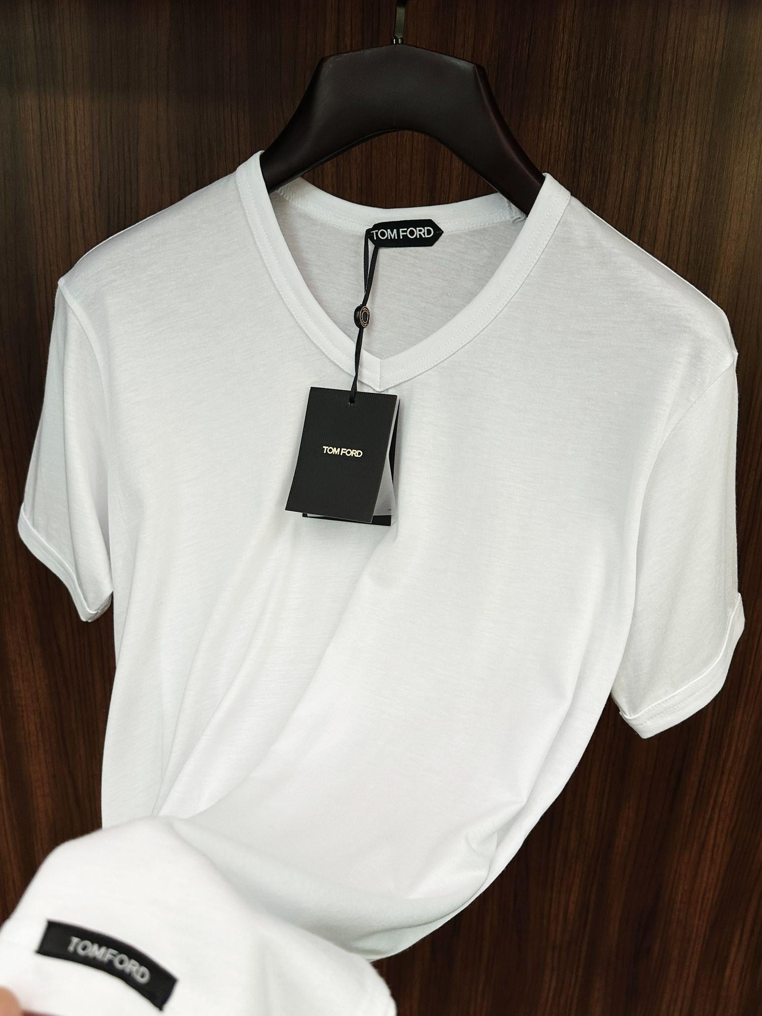 Pamuklu V Yaka Basic T-Shirt