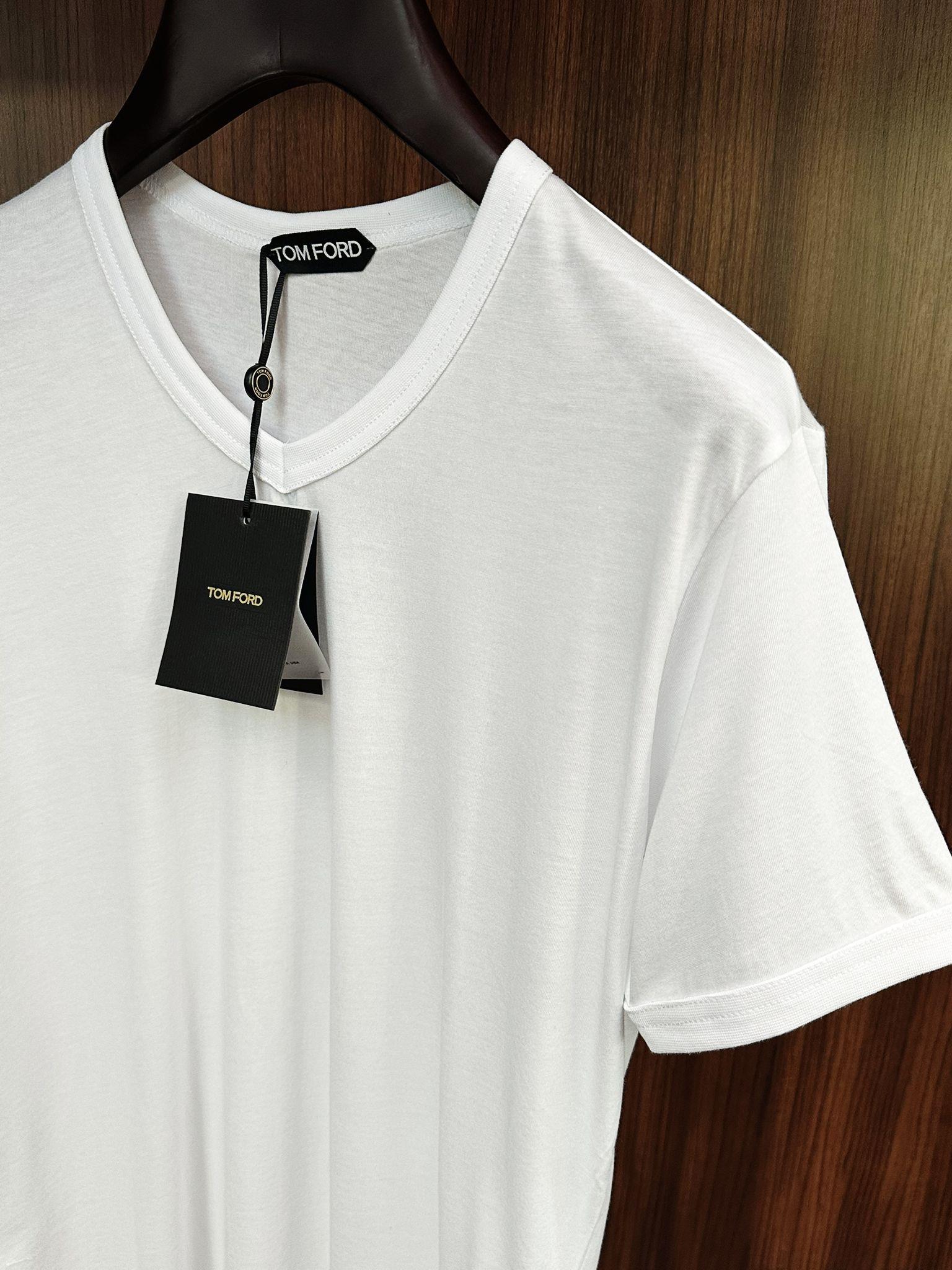Pamuklu V Yaka Basic T-Shirt