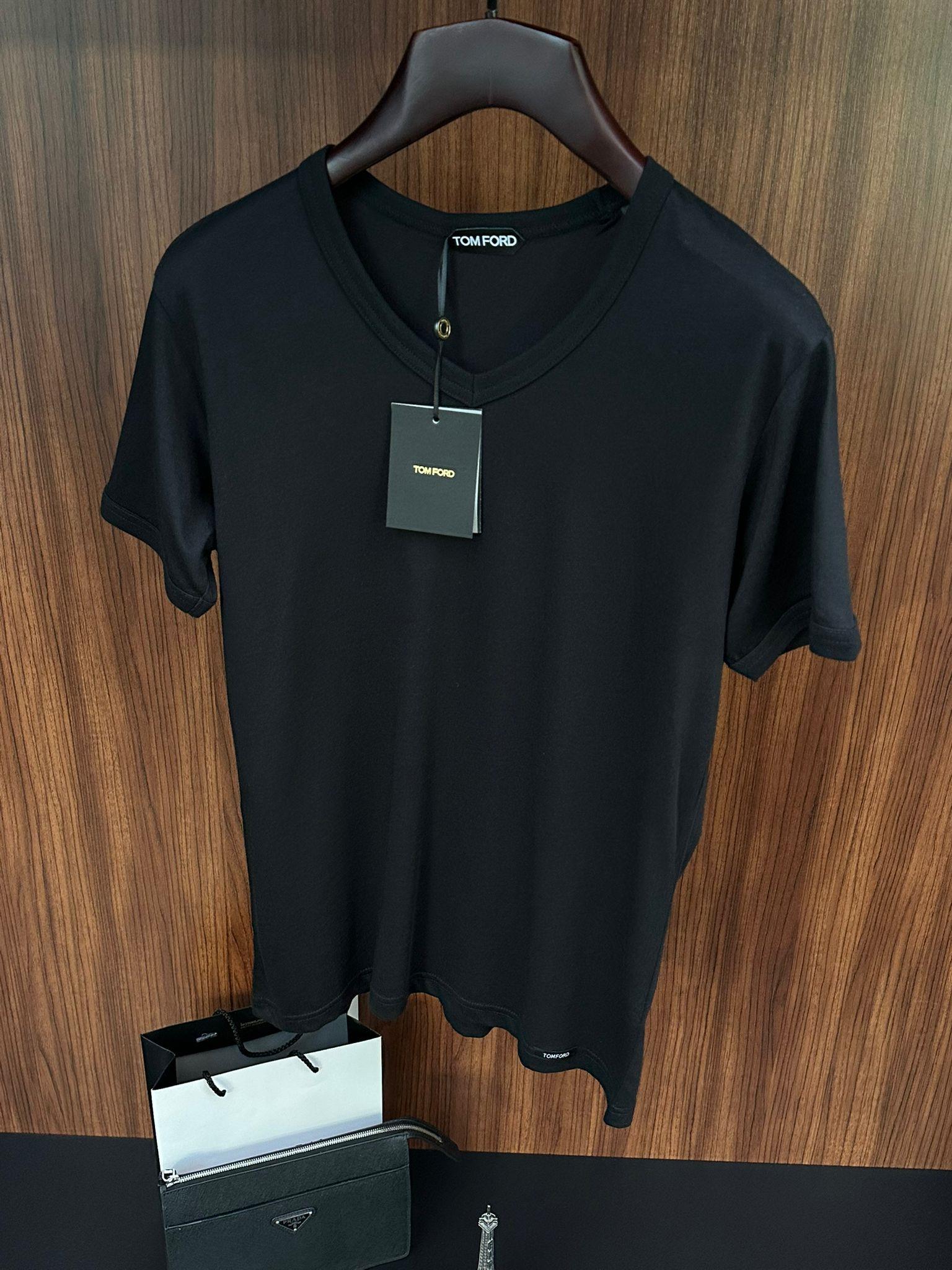 Pamuklu V Yaka Basic T-Shirt
