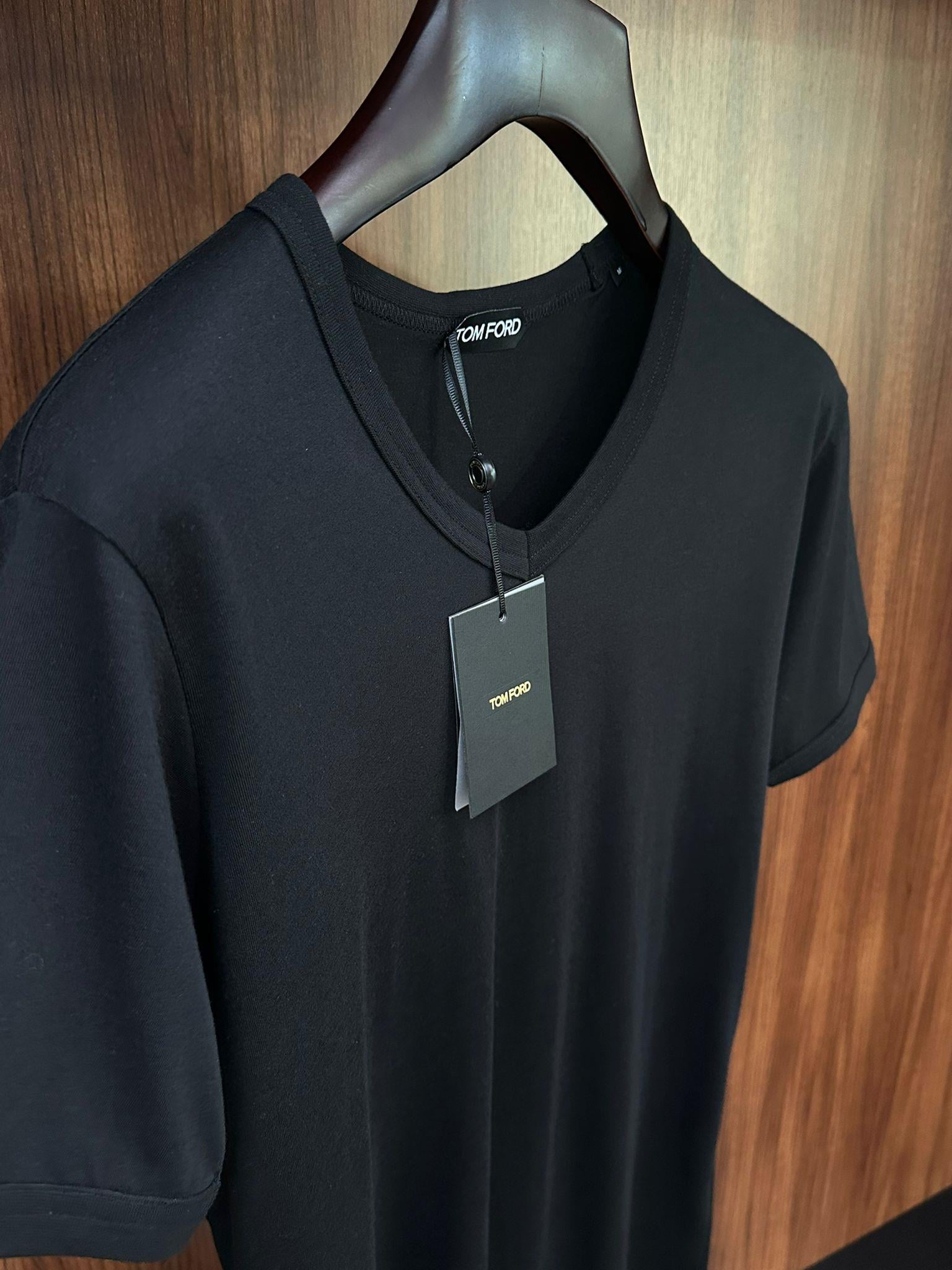 Pamuklu V Yaka Basic T-Shirt
