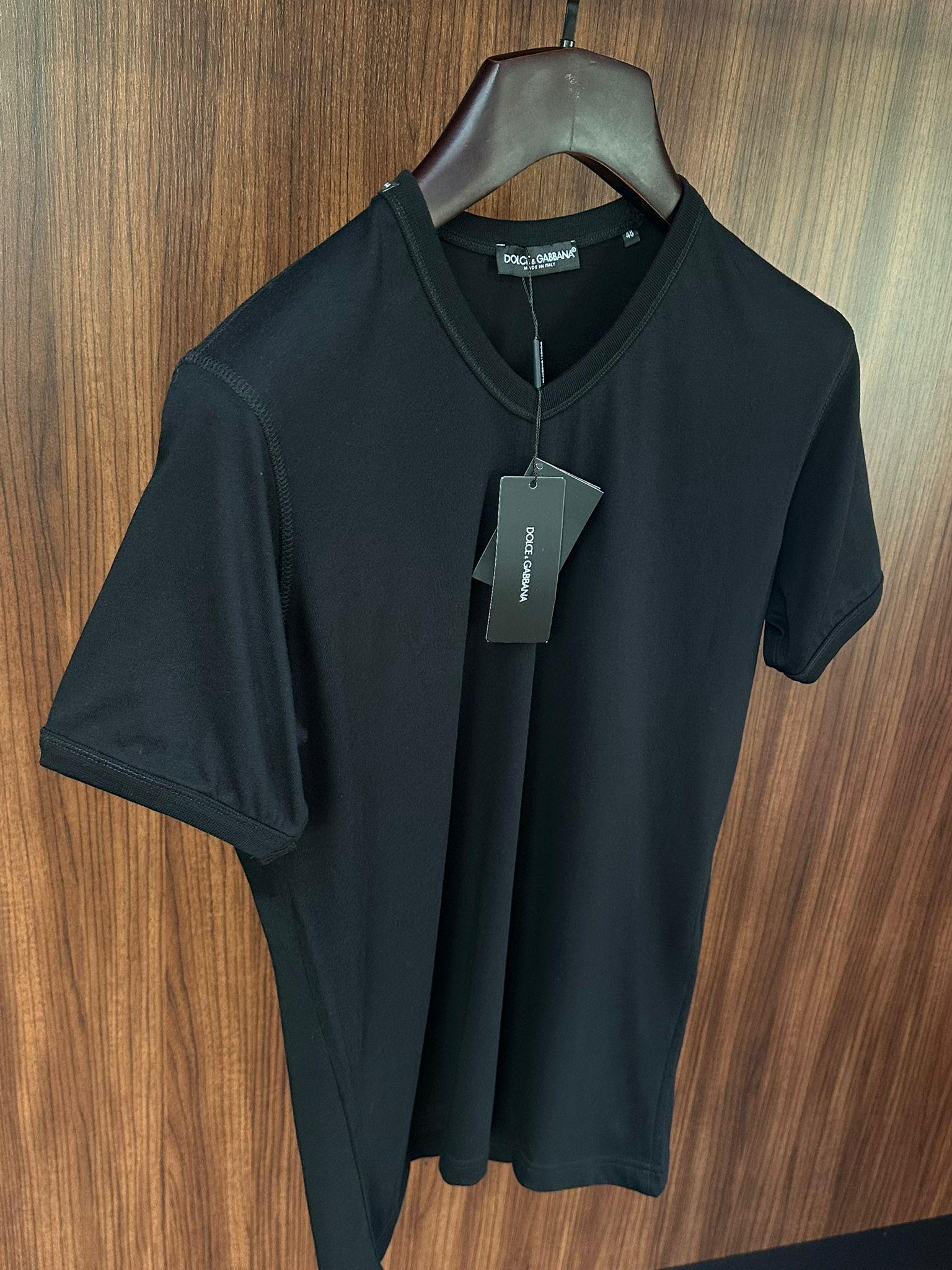 Pamuklu V Yaka Basic T-Shirt