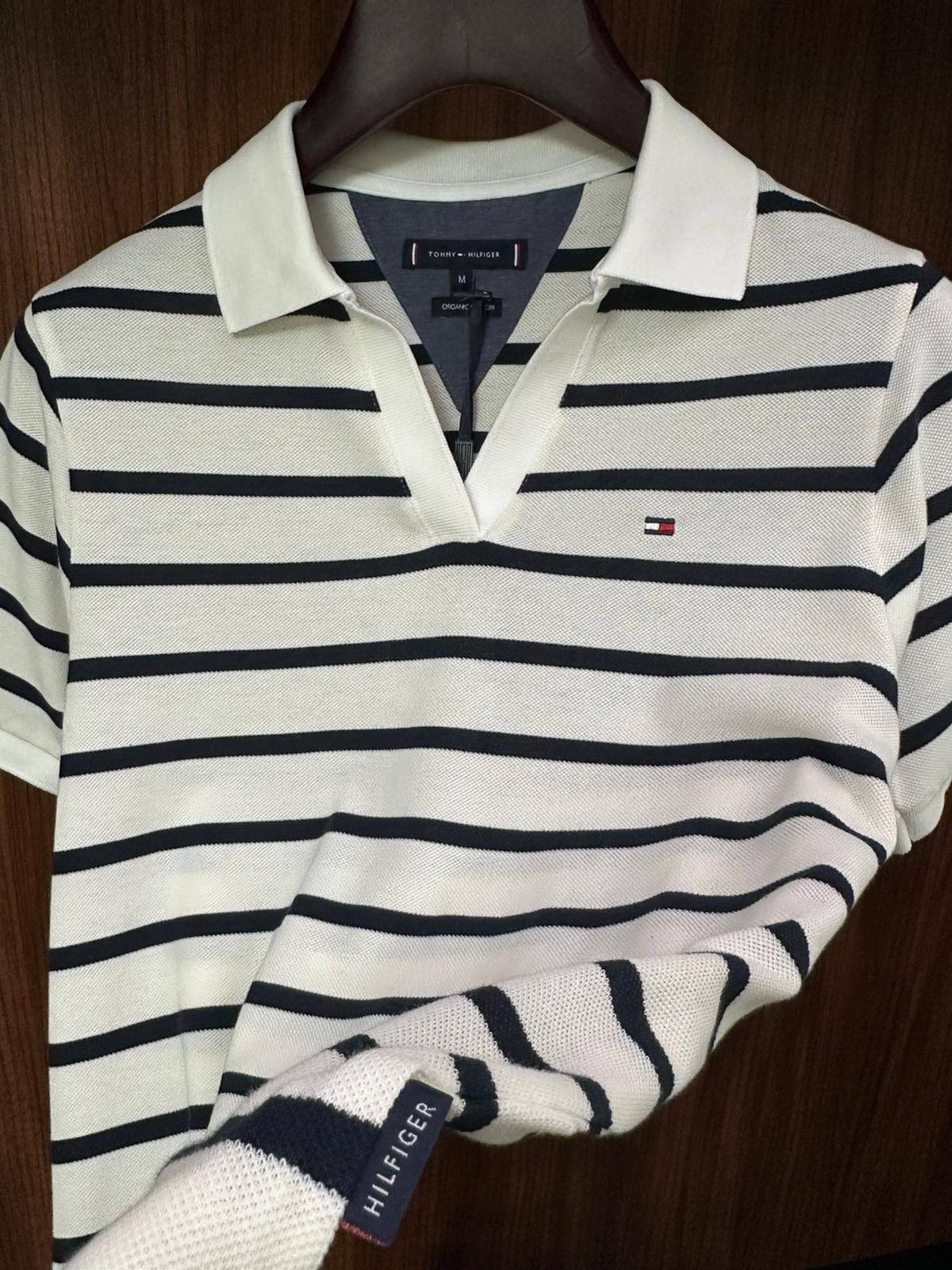 Nakış Logolu Yatay Çizgili Yakalı T-Shirt