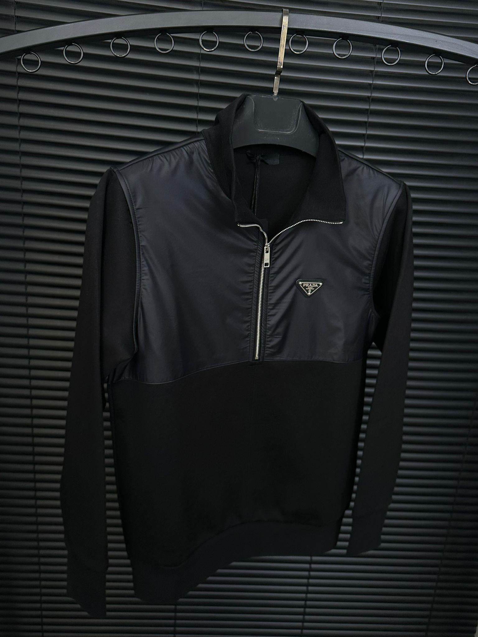 Metal Logolu Yarım Fermuar Sweatshirt