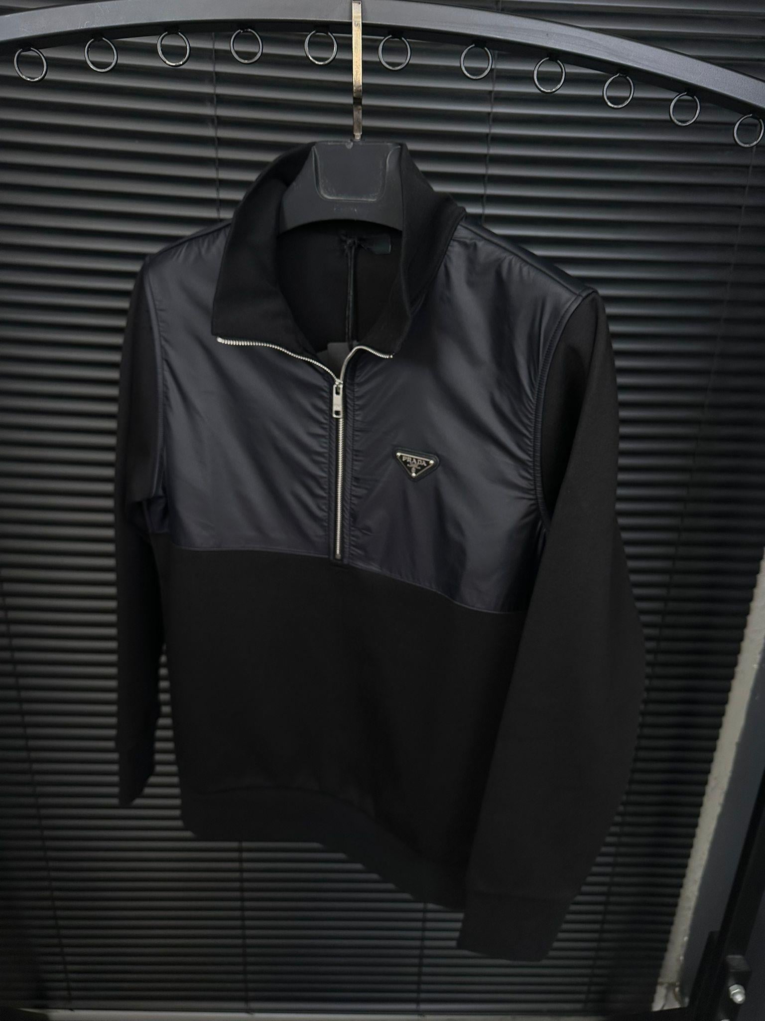 Metal Logolu Yarım Fermuar Sweatshirt