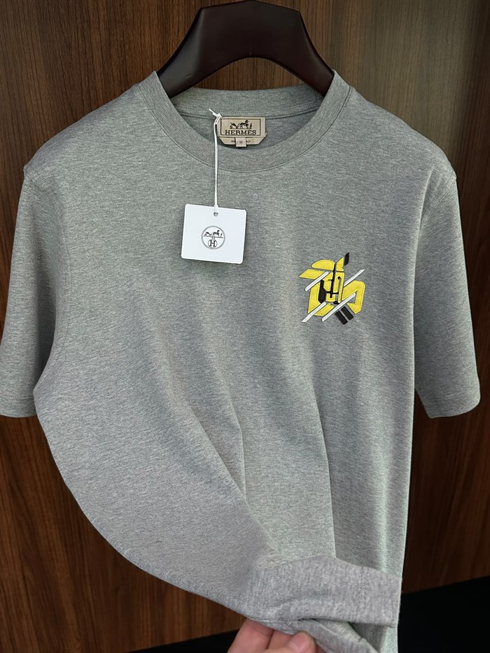 Deri Logolu Bisiklet Yaka T-Shirt
